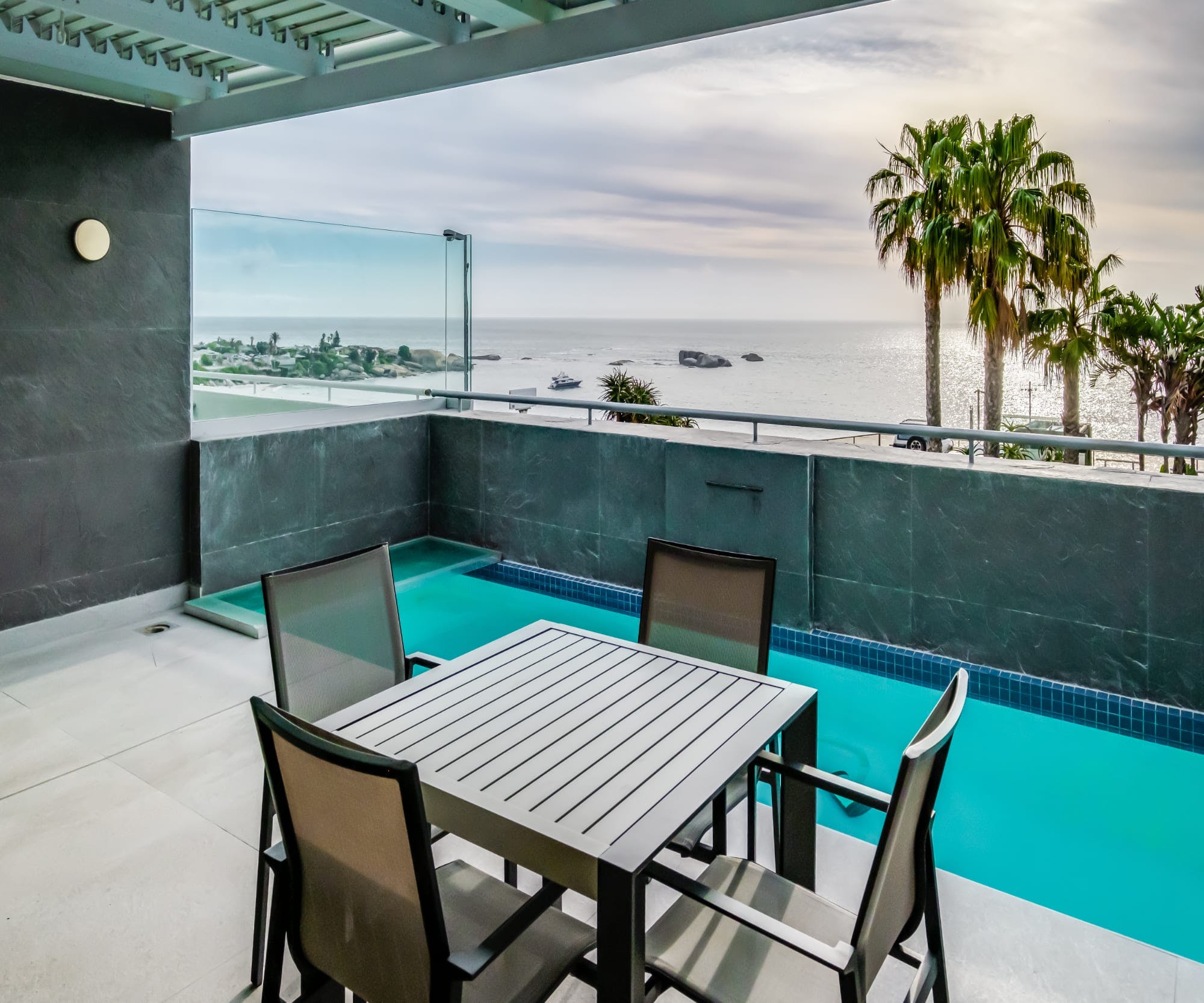Casa Steenbok Clifton: Stylish 2-Bedroom Apartment with Private Pool and Sea Views, Clifton
