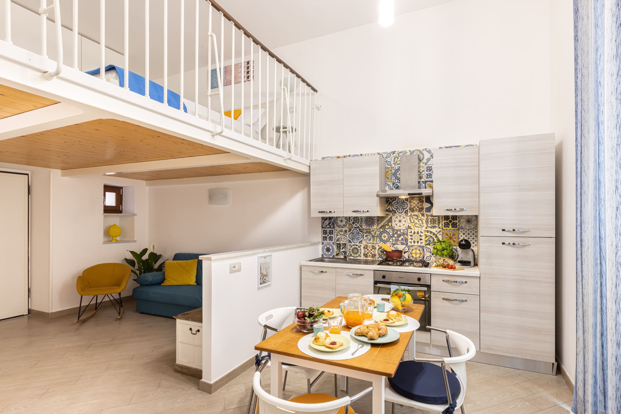 Casa Tasso Sorrento Sorrento 11: Charming 2-Bedroom Apartment Rental with Air-Con and Beach Nearby, Sorrento
