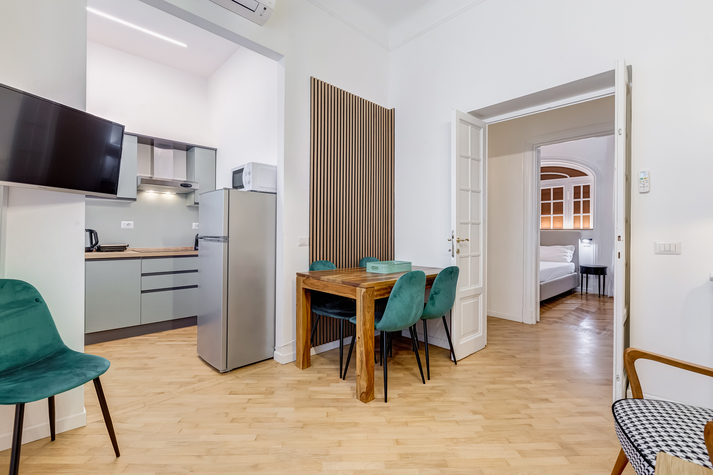 Villa Ceruleo Giustiniani Prati: Stylish 3-Bedroom Apartment Rental with Air-Con in Prati, Rome
