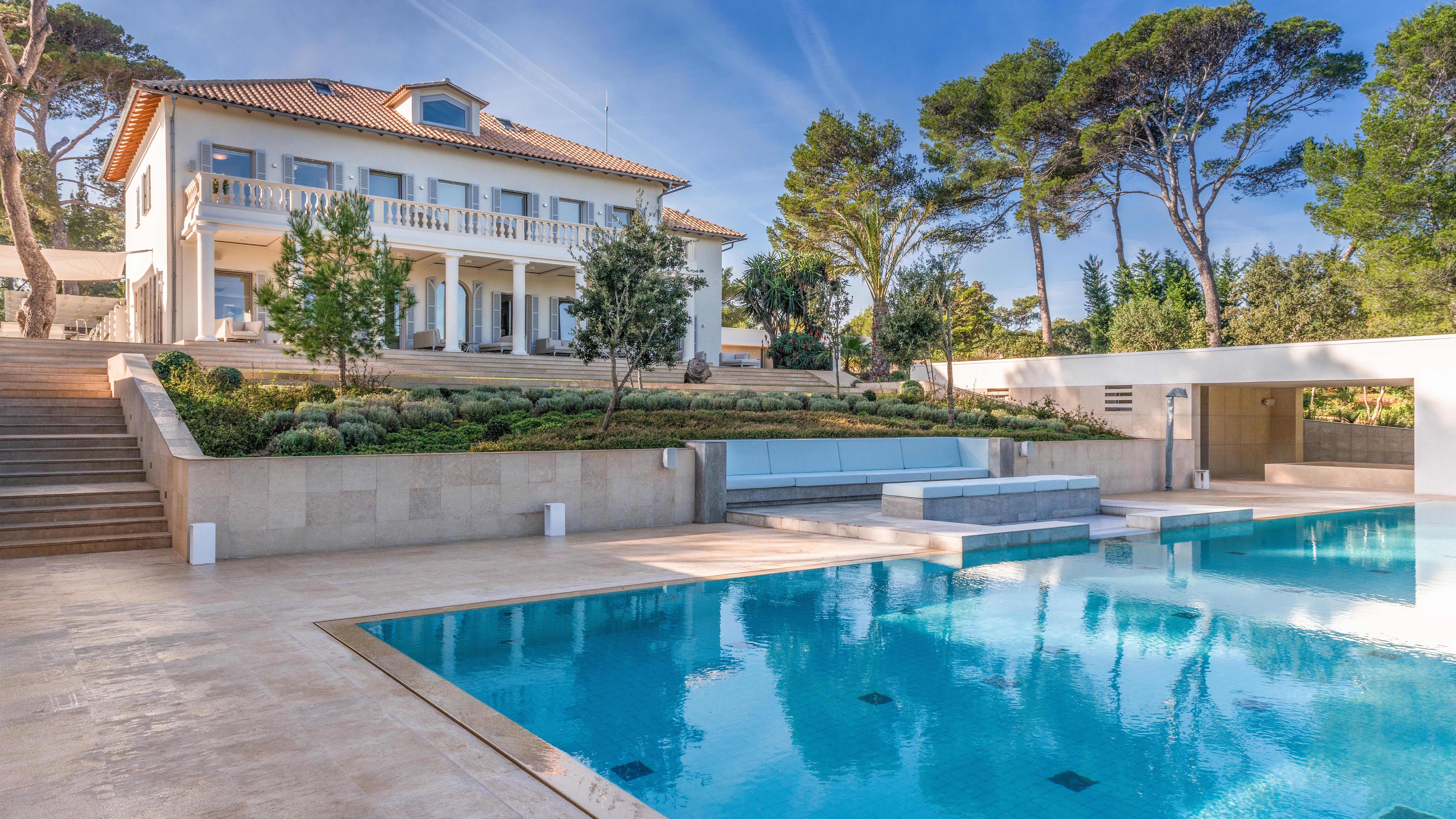 Villa Garbí Boquer Alcudia: Spacious 10-Bedroom Apartment with Seaview and Pool, Alcudia