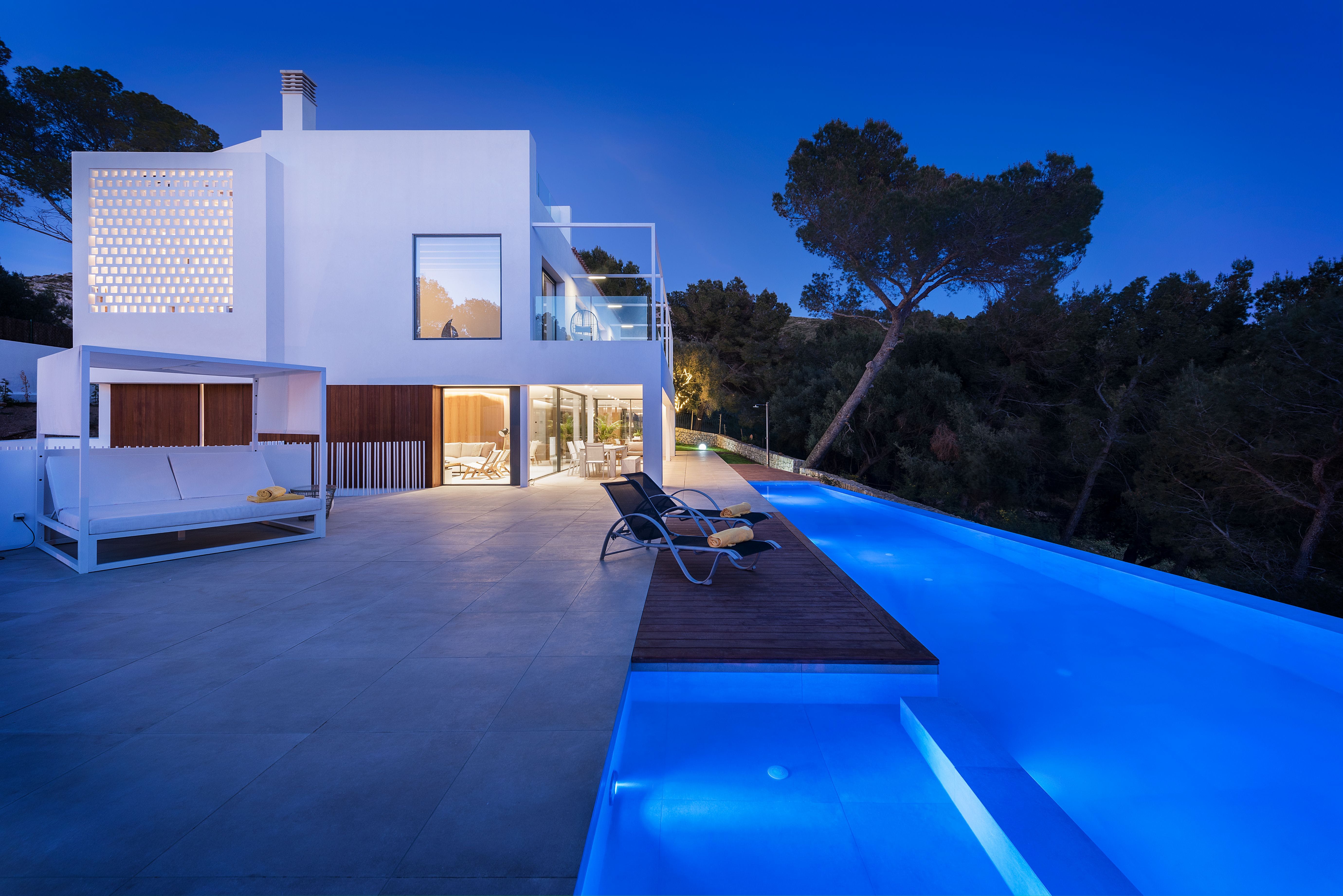 Villa Esmeralda Mal Pas Alcudia: Stylish 4-Bedroom Apartment with Infinity Pool and Sea Views, Alcudia