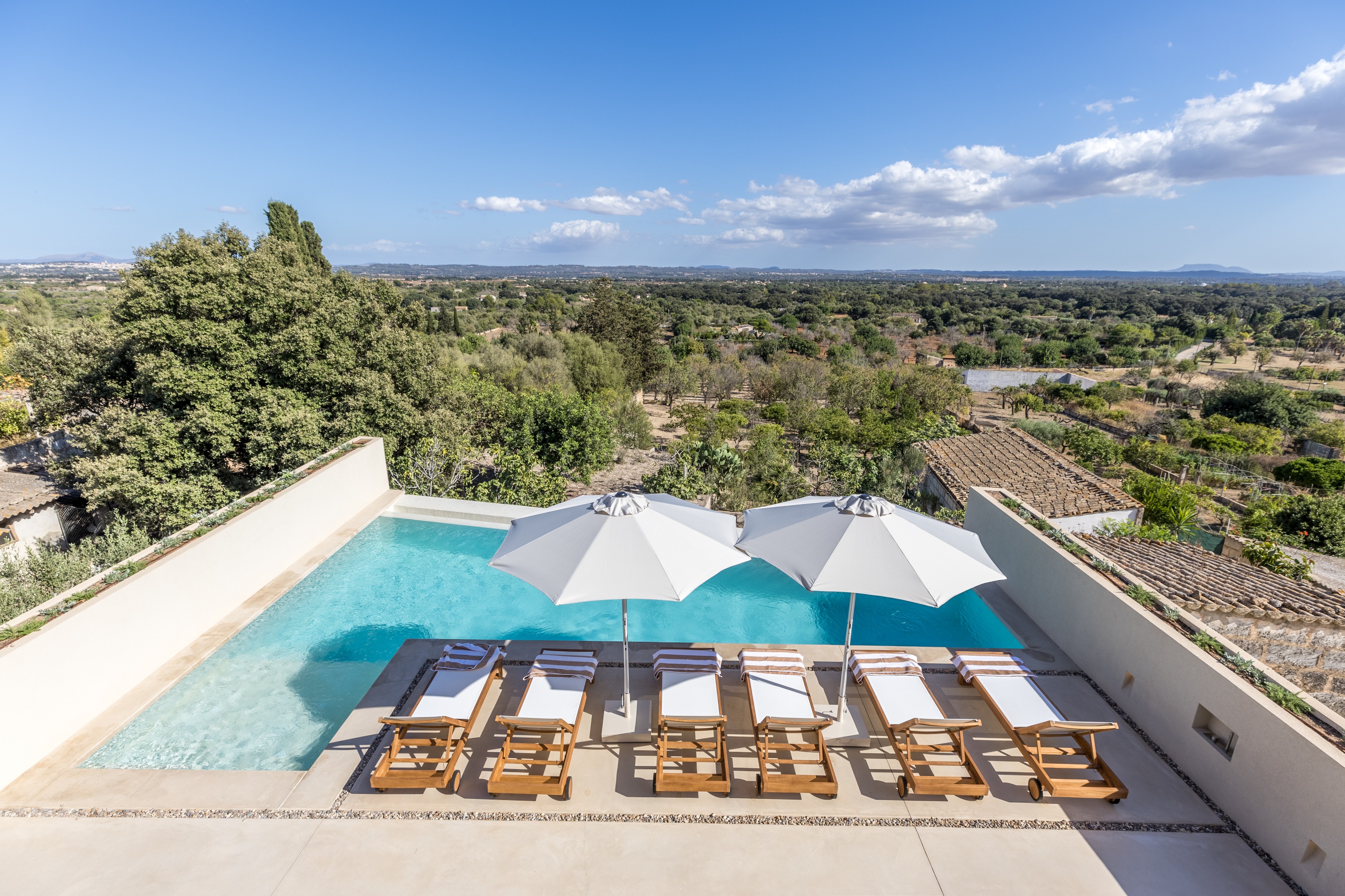 Villa Esmeralda Llubí Raiguer: Luxury 4-Bedroom Apartment with Hot Tub and Pool, Raiguer