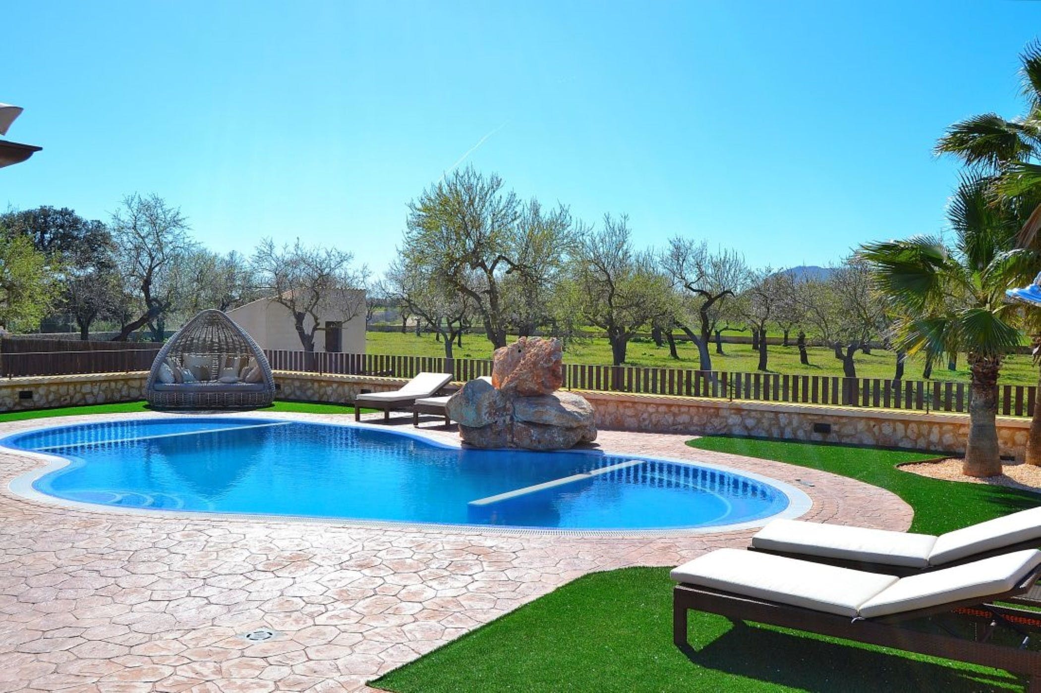 Villa Mestral Búger Raiguer: Seaview 4-Bedroom Apartment with Pool, Mallorca
