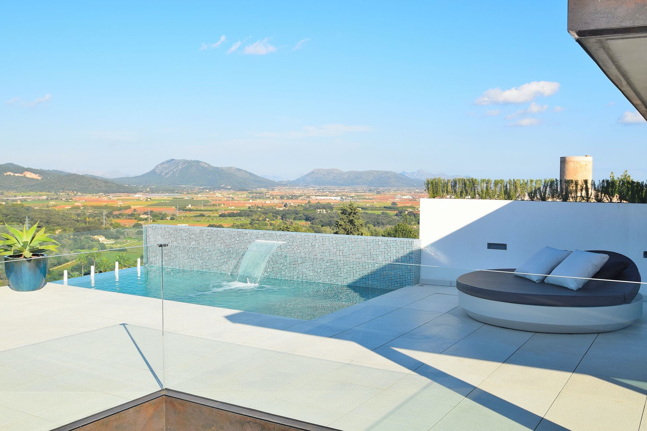 Casa Tramuntana Búger: Luxury 4-Bedroom Apartment with Pool and Hot Tub, Mallorca