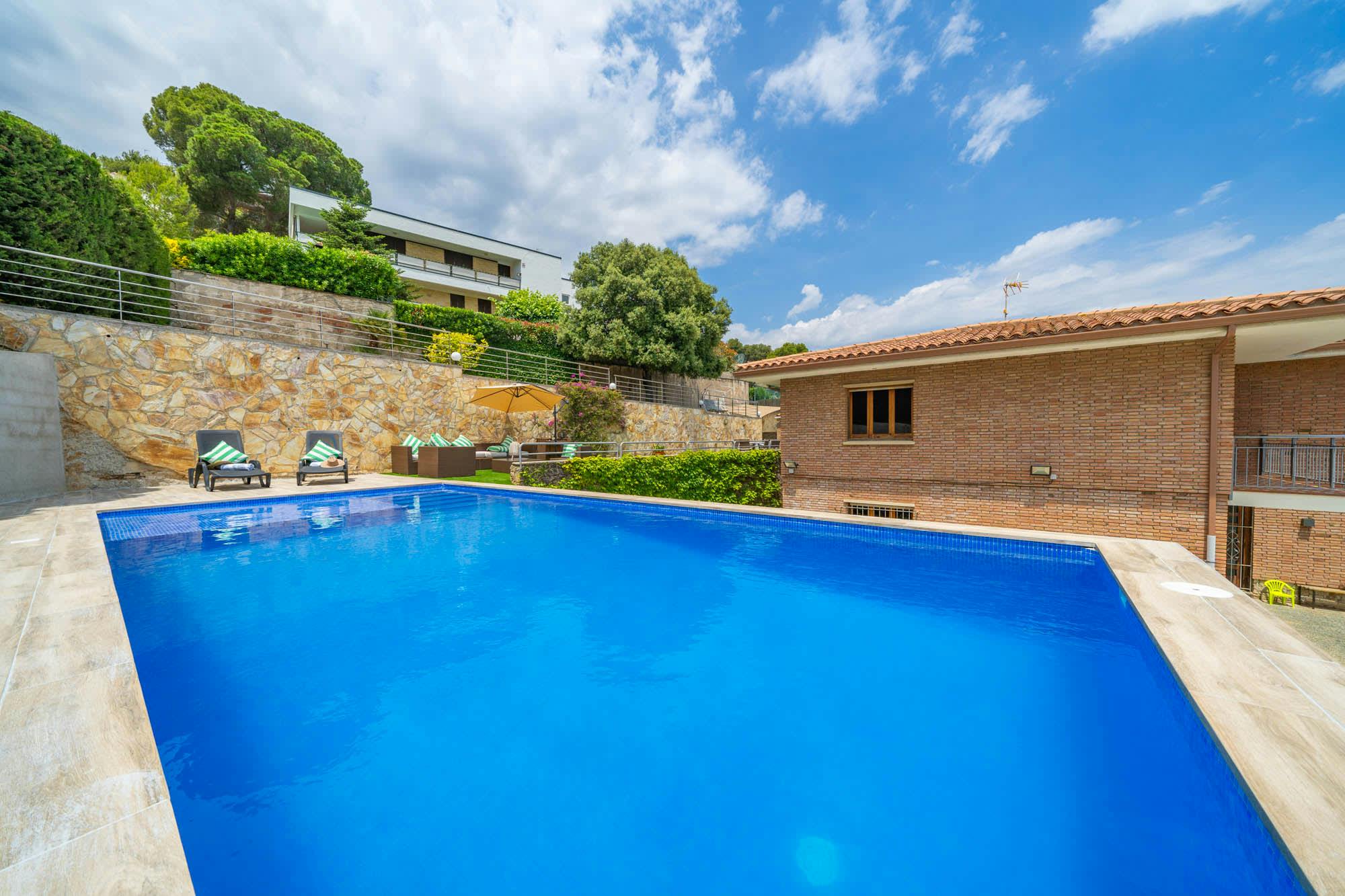 Villa Alborada Sa Caleta Lloret de Mar: Spacious 7-Bedroom Apartment with Sea Views, Lloret de Mar