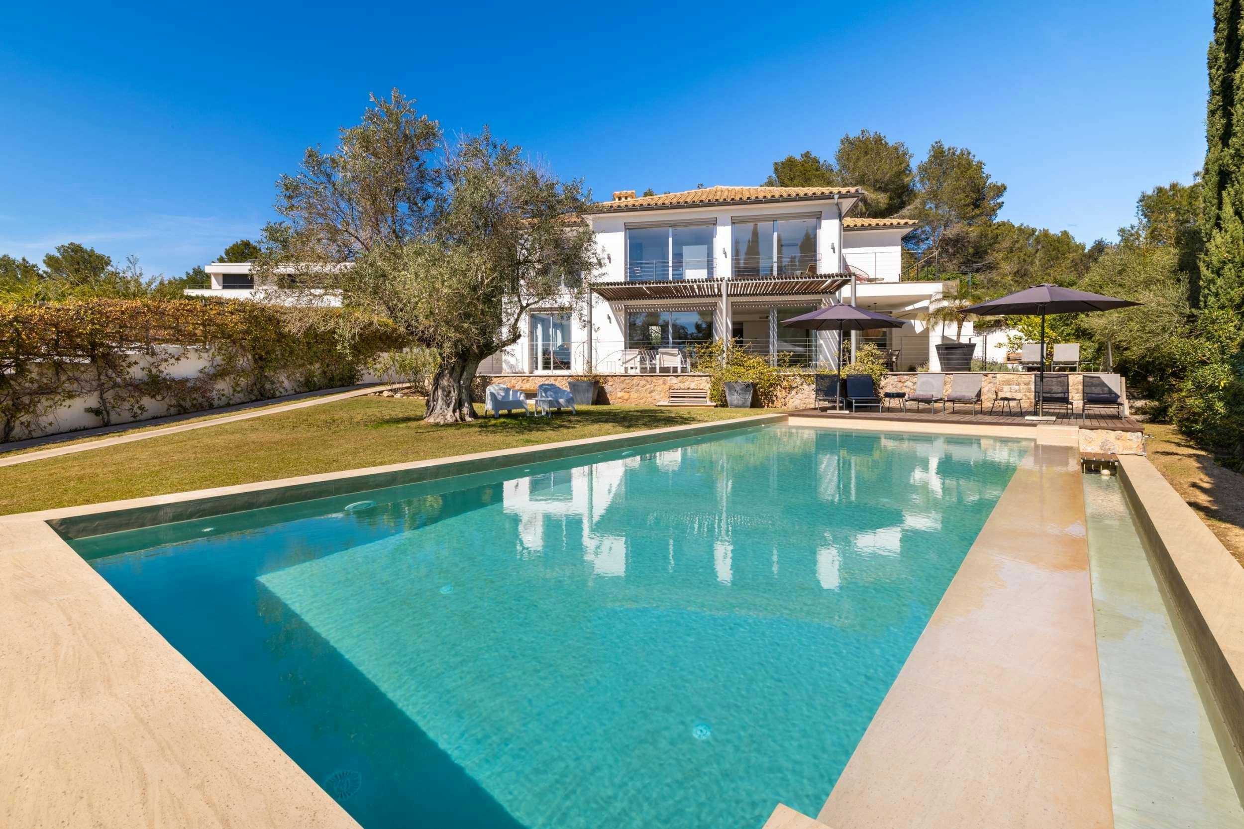 Villa Garbí Lluc Raiguer: Spacious 4-Bedroom Apartment with Seaview and Pool, Mallorca