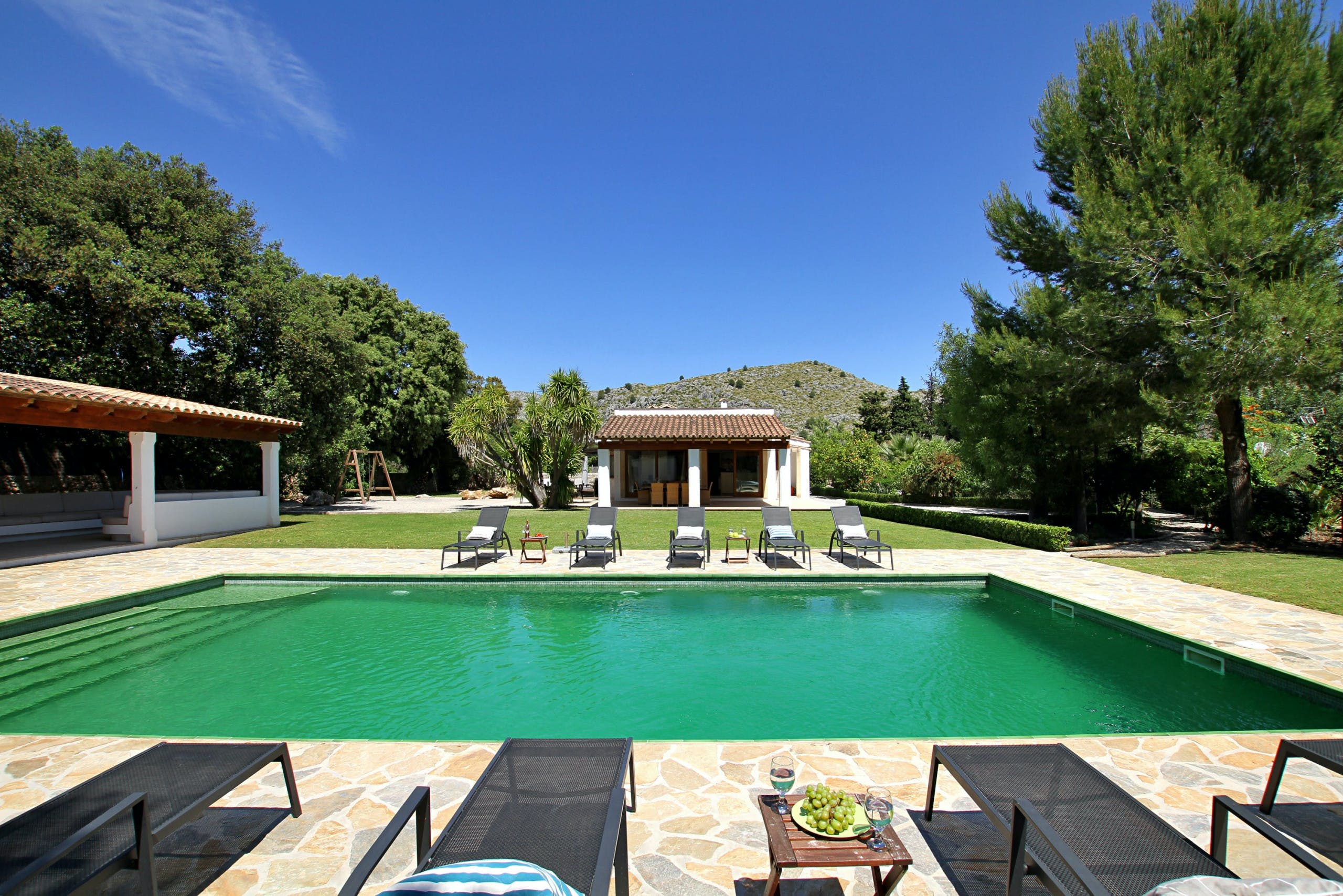 Villa Esmeralda Boquer Pollença: Spacious 6-Bedroom Apartment with Sea View and Pool, Pollença