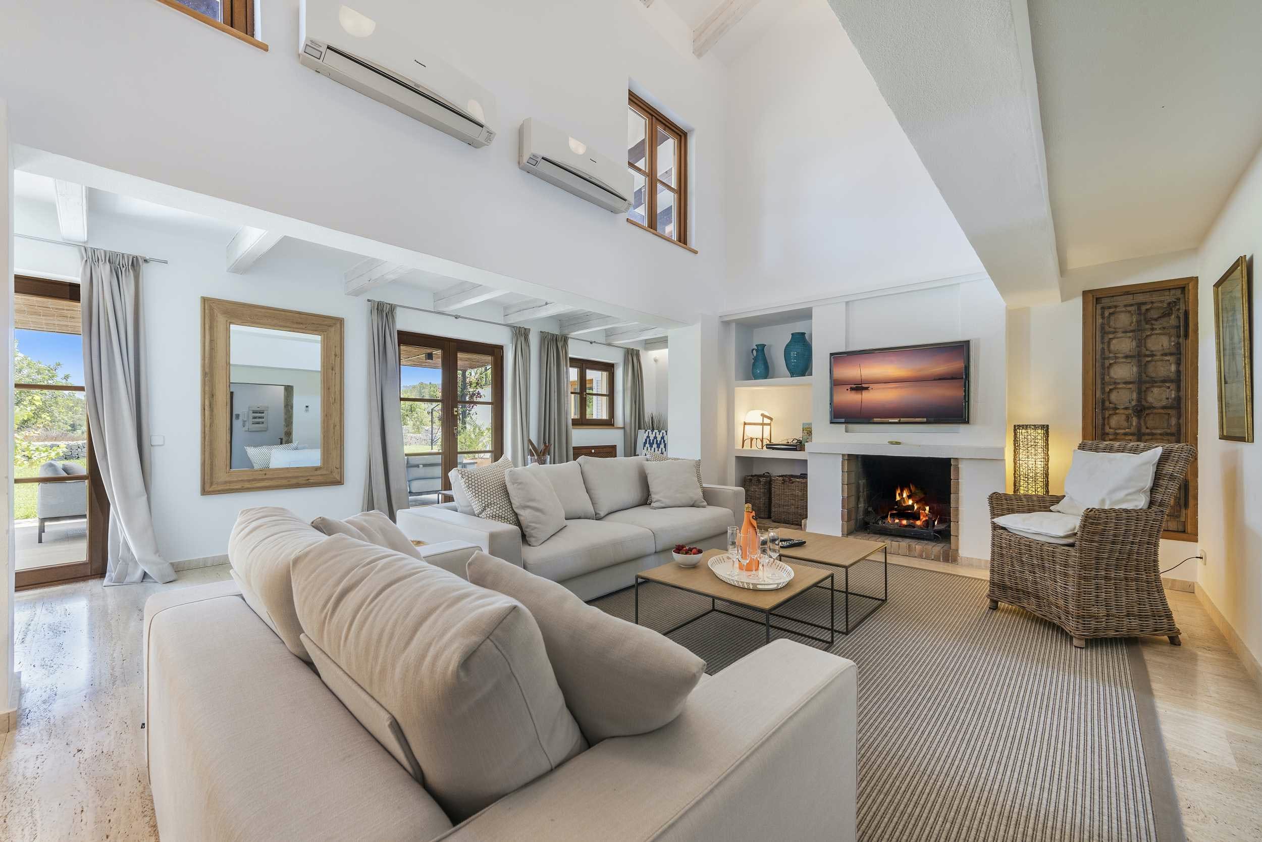 Villa Esmeralda Font Pollença: Spacious 3-Bedroom Apartment with Saltwater Pool, Pollença