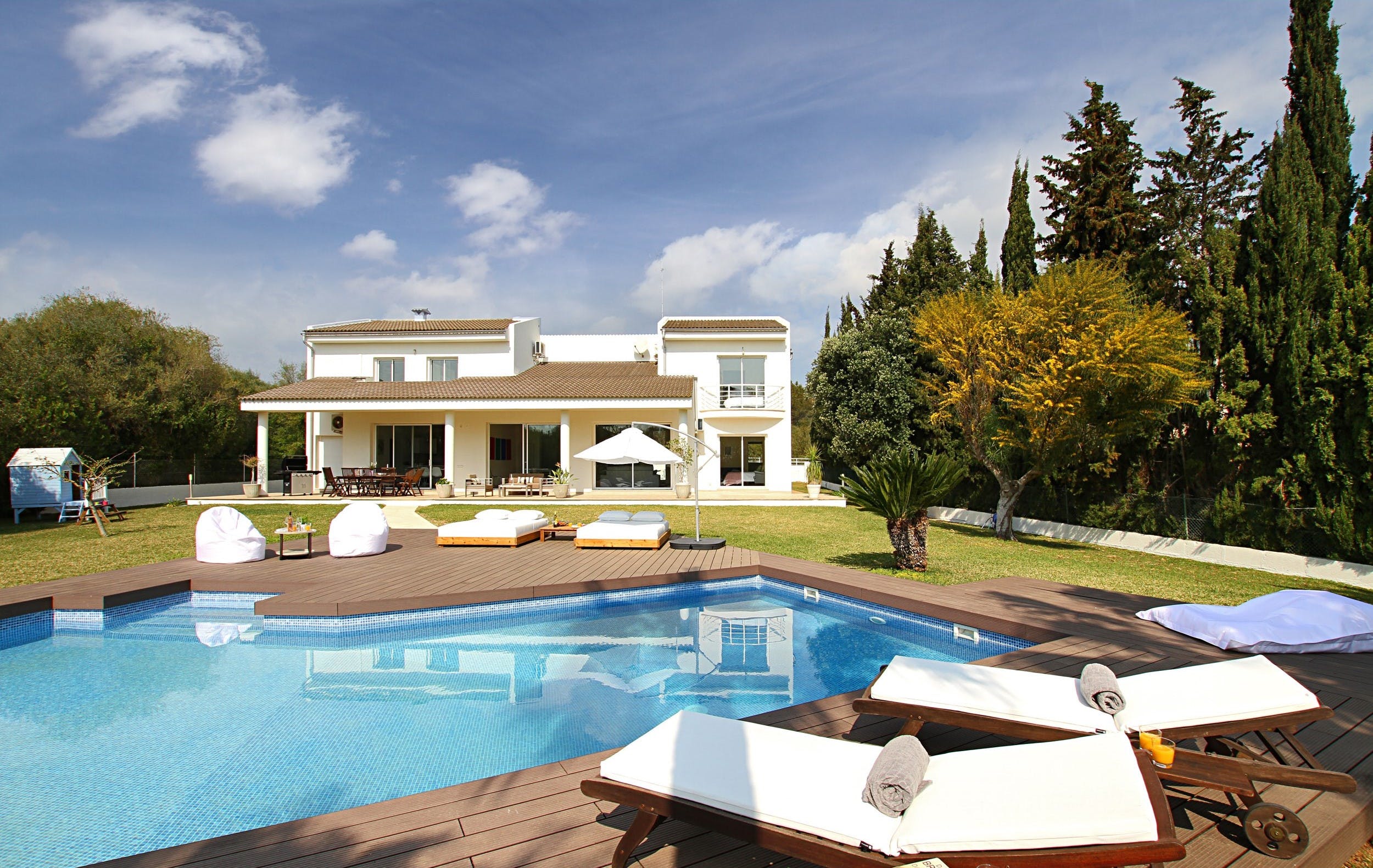 Villa Solano Llubí Raiguer: Luxury 5-Bedroom Apartment with Pool and Tennis Court, Mallorca