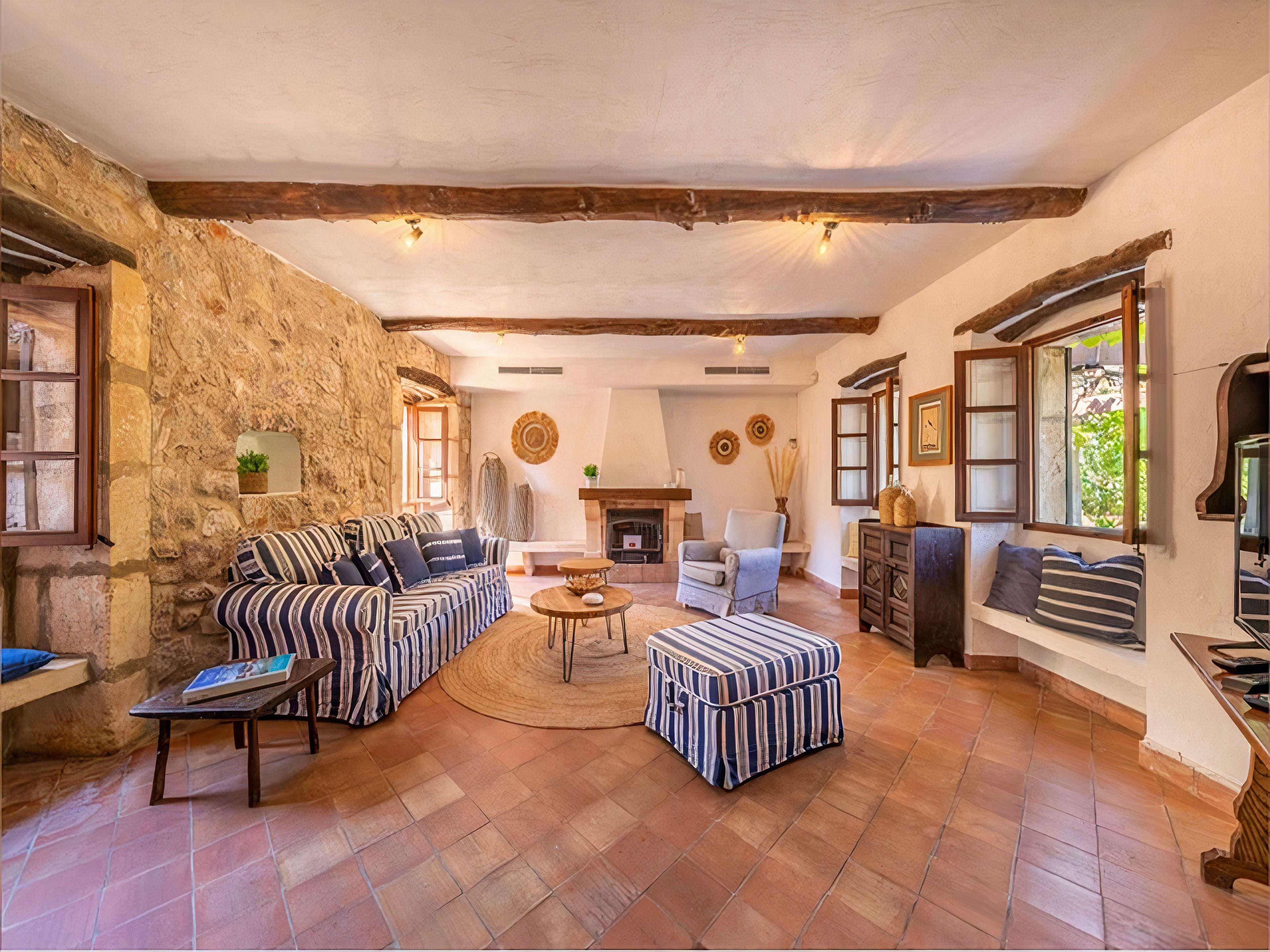Villa Embat Cala Murta Pollença: Luxury 3-Bedroom Apartment with Swimming Pool, Pollença