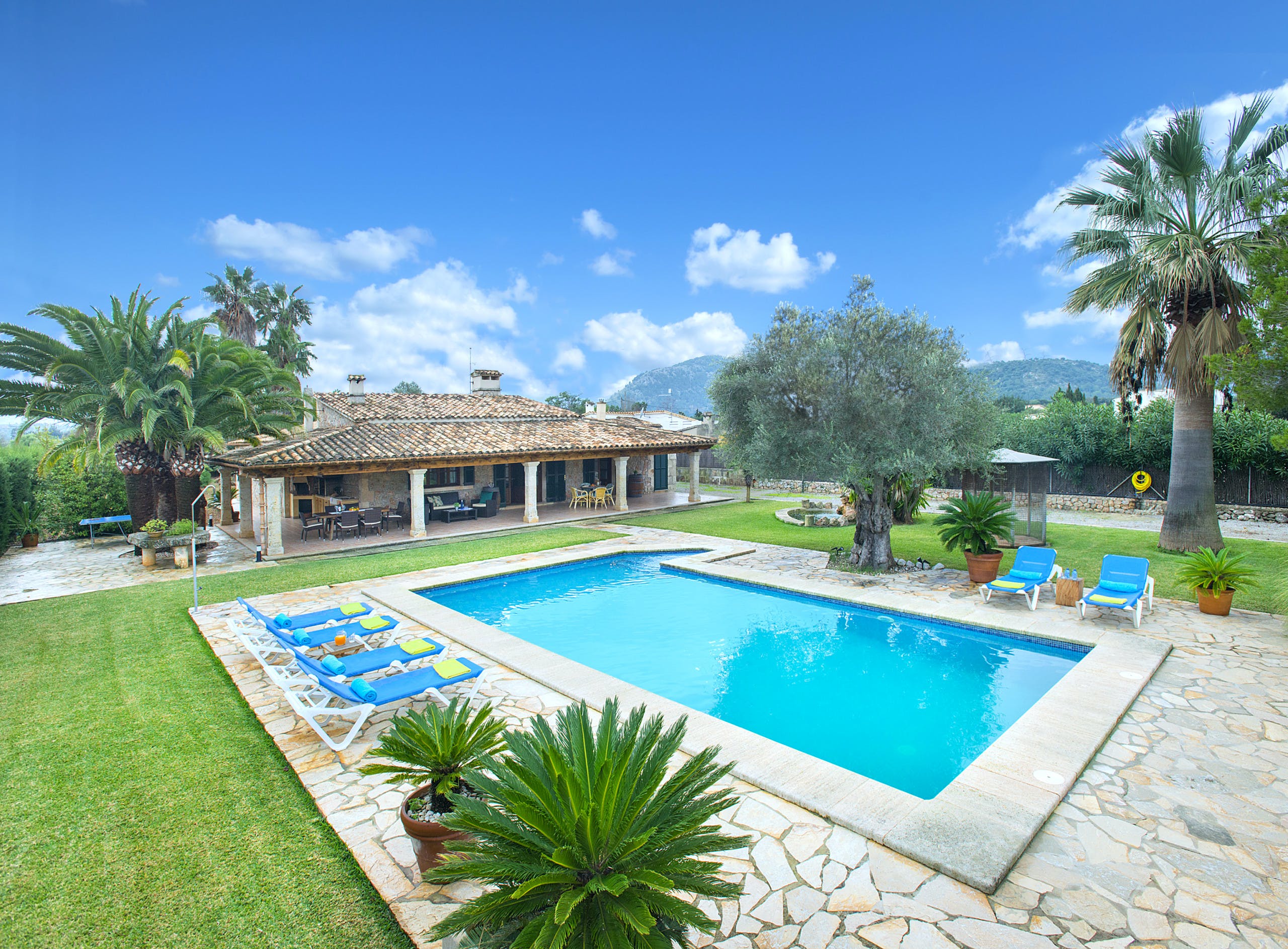 Villa Alborada Llenaire Pollença: Luxurious 3-Bedroom Apartment with Seaview and Pool, Pollença