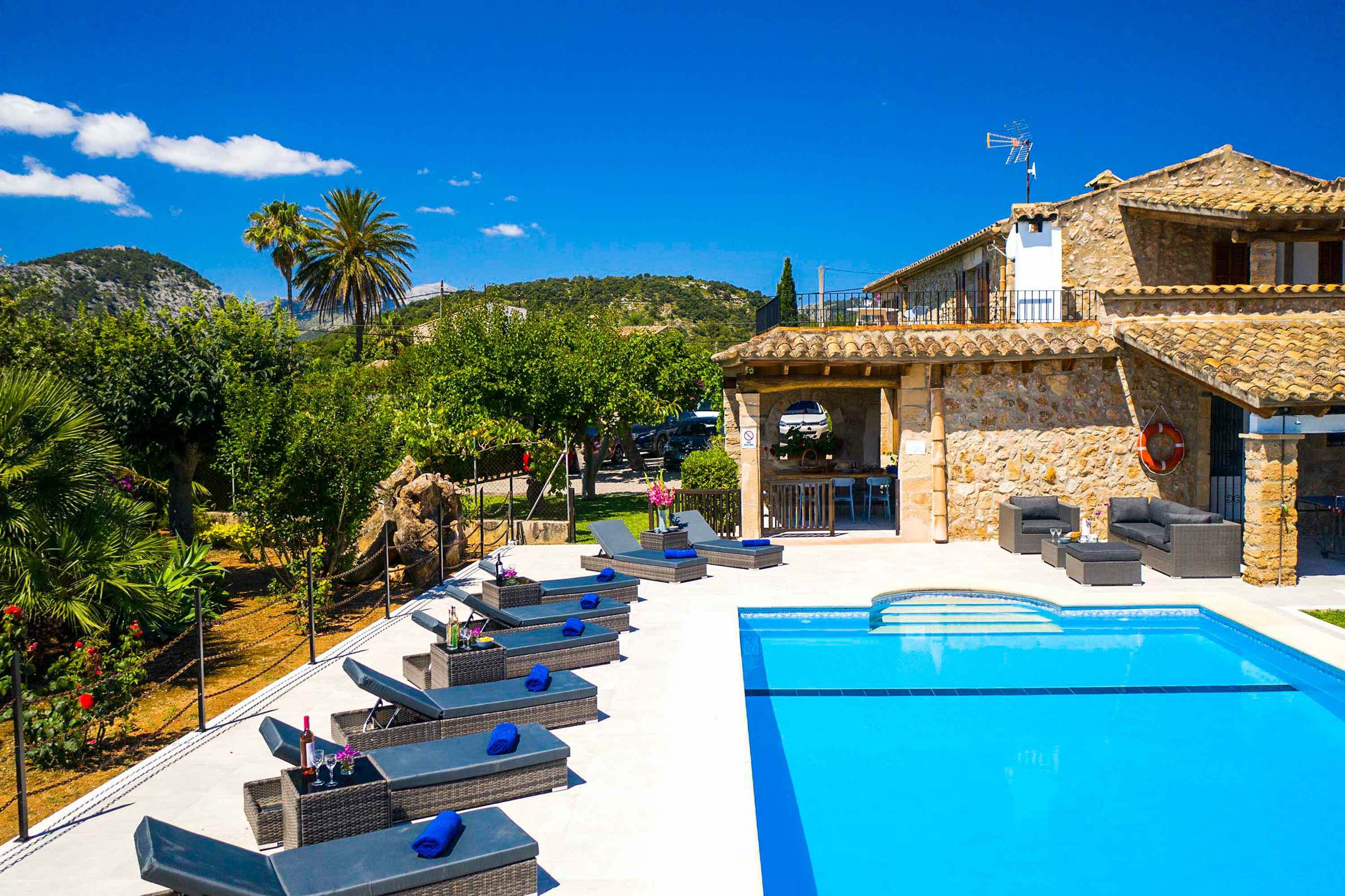 Villa Llevant Formentor Pollença: 5-Bedroom Luxury Apartment with Sea Views and Pool, Pollença