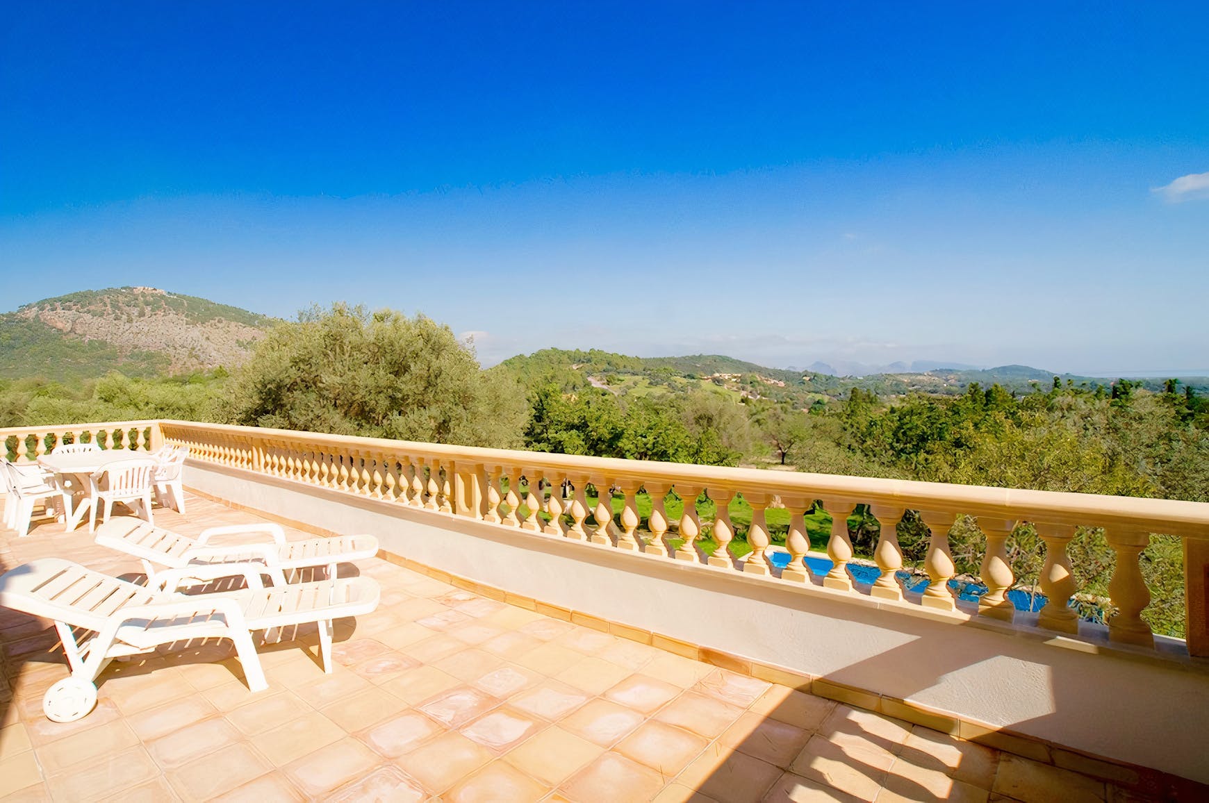 Villa Xaloc Llenaire Pollença: 5-Bedroom Family-Friendly Apartment with Pool and Sea Views, Pollença