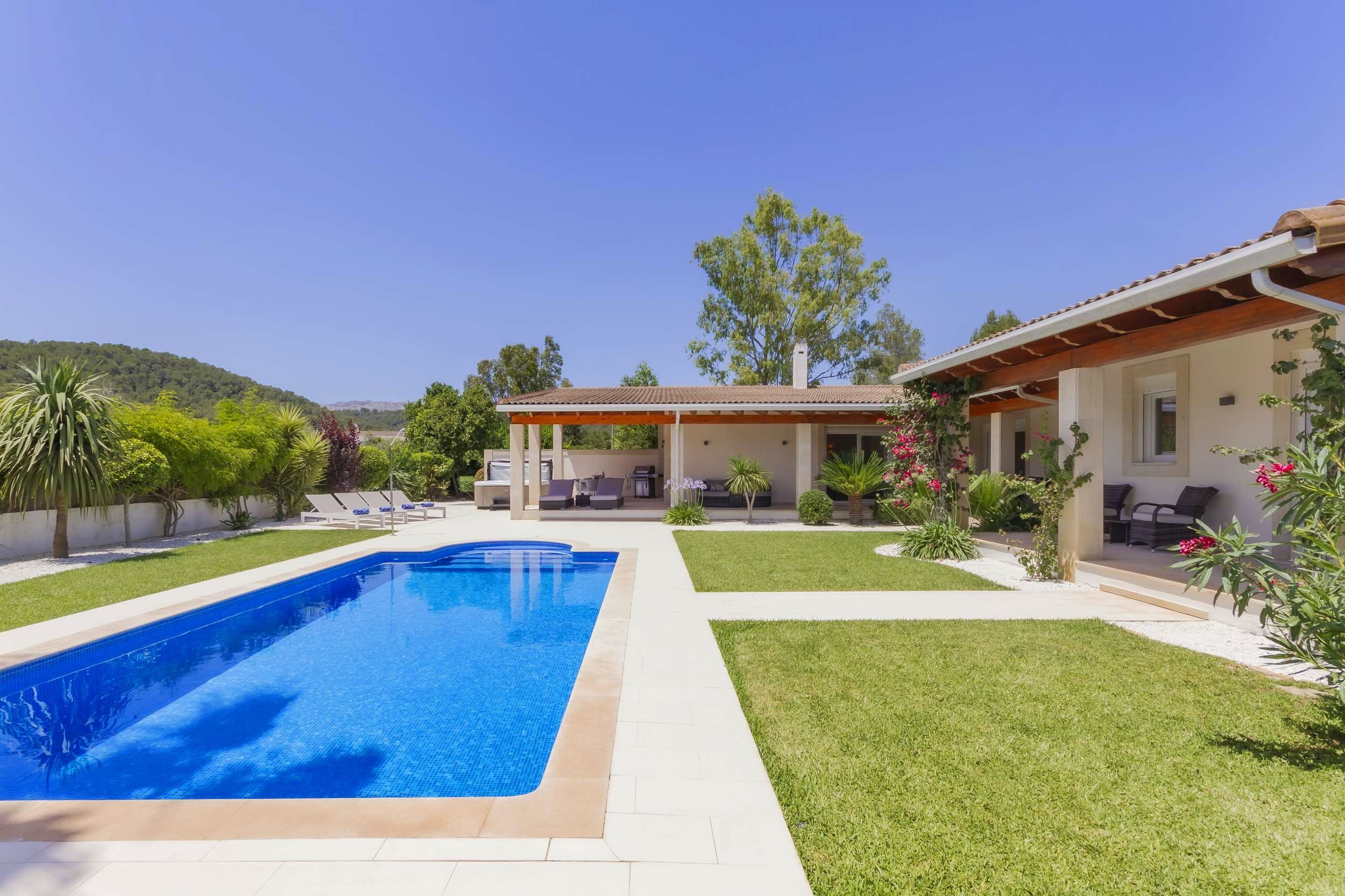 Villa Alborada Binissalem Raiguer: Luxury 4-Bedroom Apartment with Seaview and Pool, Mallorca