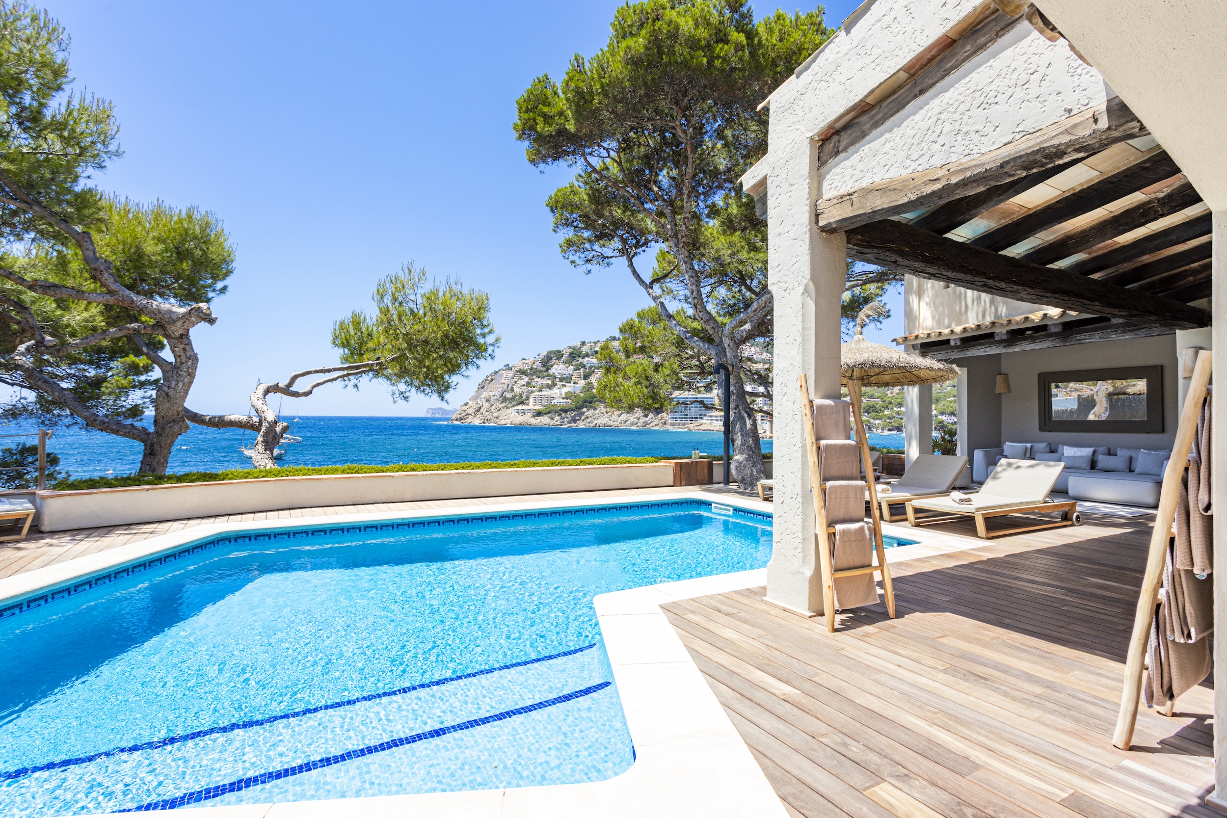 Villa Esmeralda Galatzó Santa Ponsa: Luxury 4-Bedroom Apartment with Seaview and Pool, Santa Ponsa