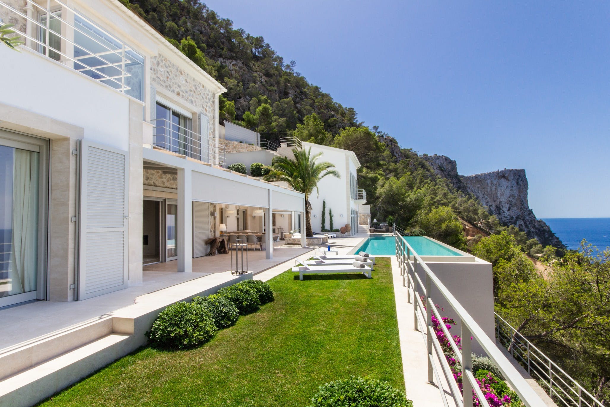 Villa Esmeralda Cala Blanca Santa Ponsa: Luxury 6-Bedroom Apartment with Seaview and Pool, Santa Ponsa