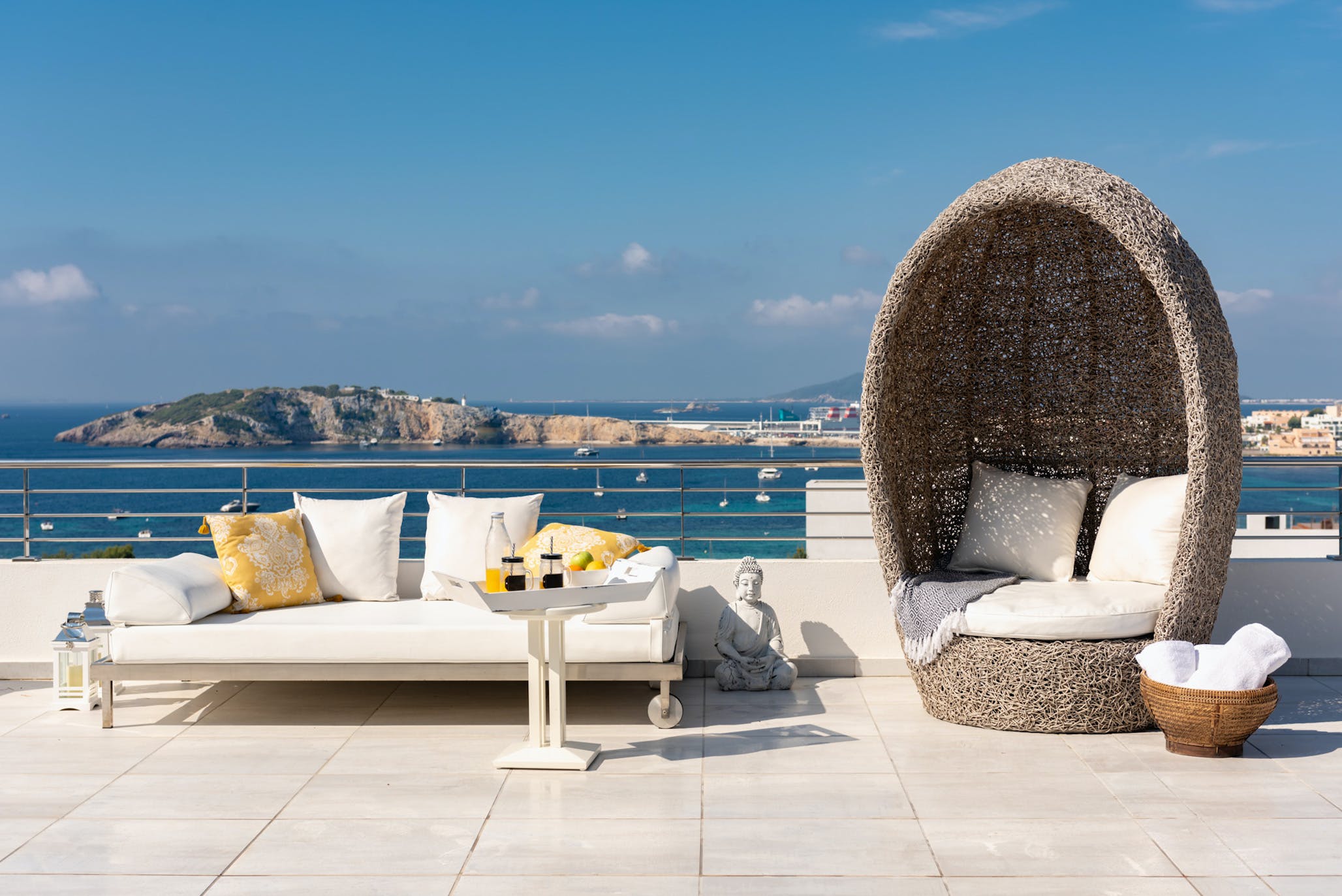 Villa Garbí Cala Boix Talamanca: Spacious 5-Bedroom Apartment with Stunning Sea Views, Talamanca