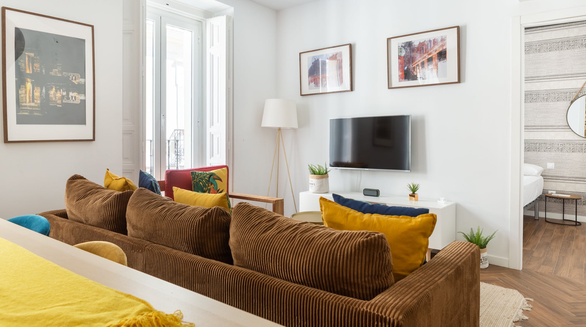 Casa Tribulete Malasaña: Chic 3-Bedroom Apartment with Air-Con and Family-Friendly Features, Malasaña