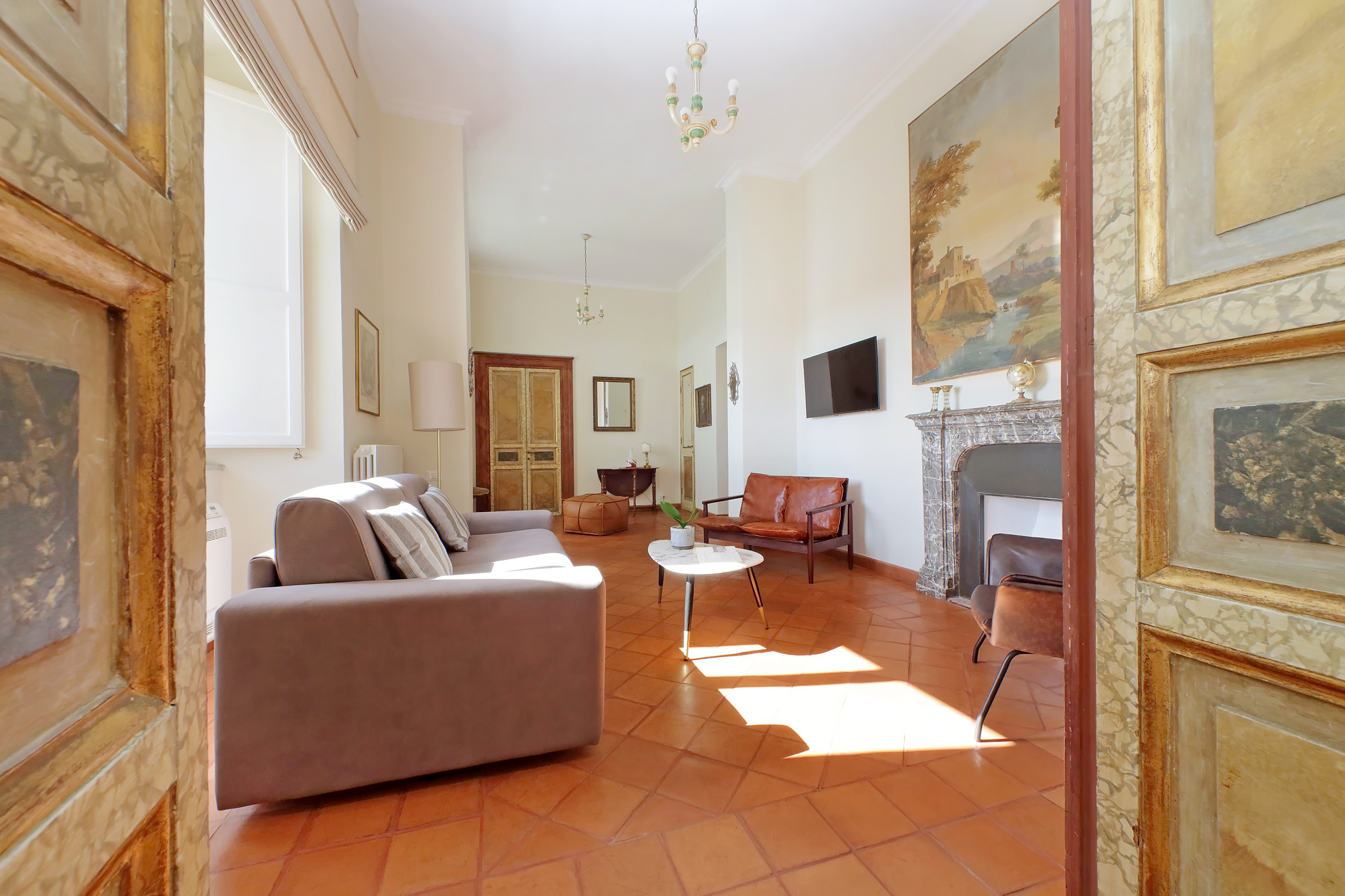 Villa Levante Fontanella Spagna: Charming 2-Bedroom Apartment with Air-Con in Spagna Rome