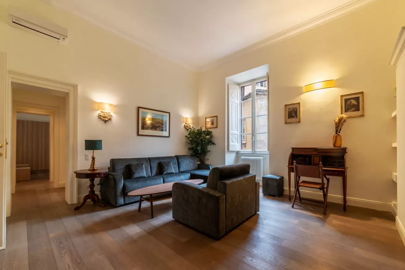 Villa Smeraldo Colle Spagna: Charming 2-Bedroom Apartment Rental with Air-Con in Spagna Rome