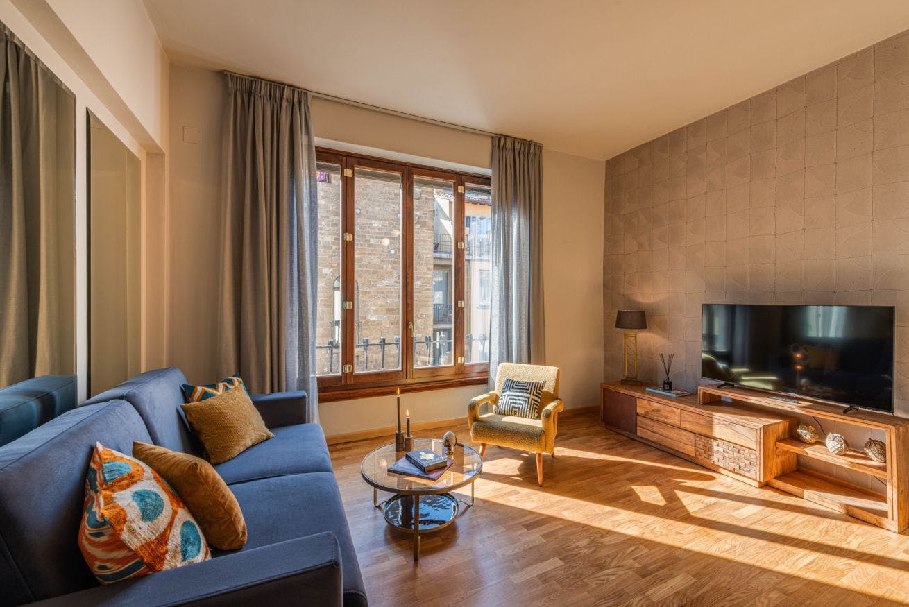 Villa Levante San Niccolò Ponte Vecchio: Spacious 2-Bedroom Apartment Rental with Air-Con in Ponte Vecchio, Florence