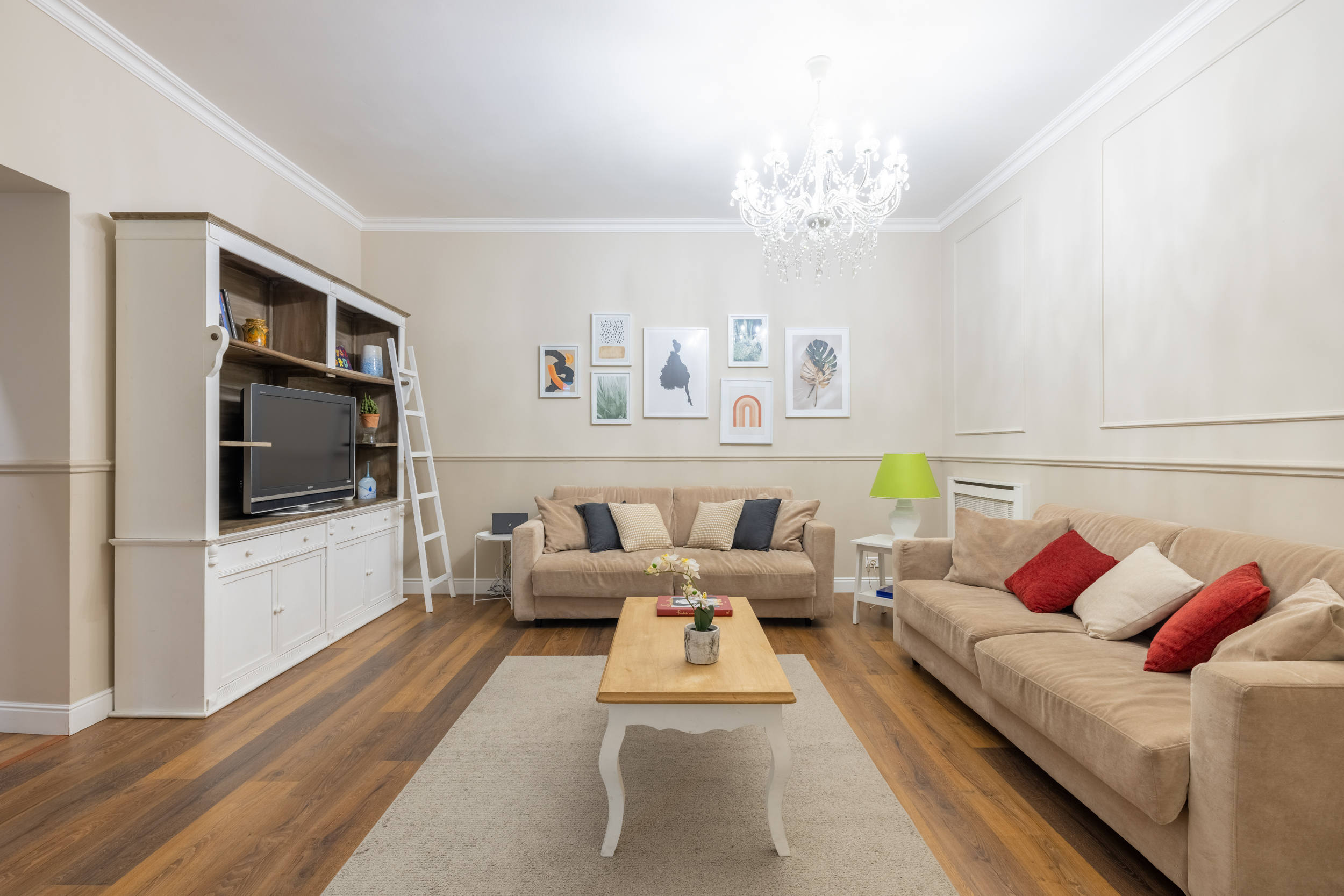 Casa Vittorio Termini: Chic 2-Bedroom Apartment Rental with Air-Con in Termini Rome