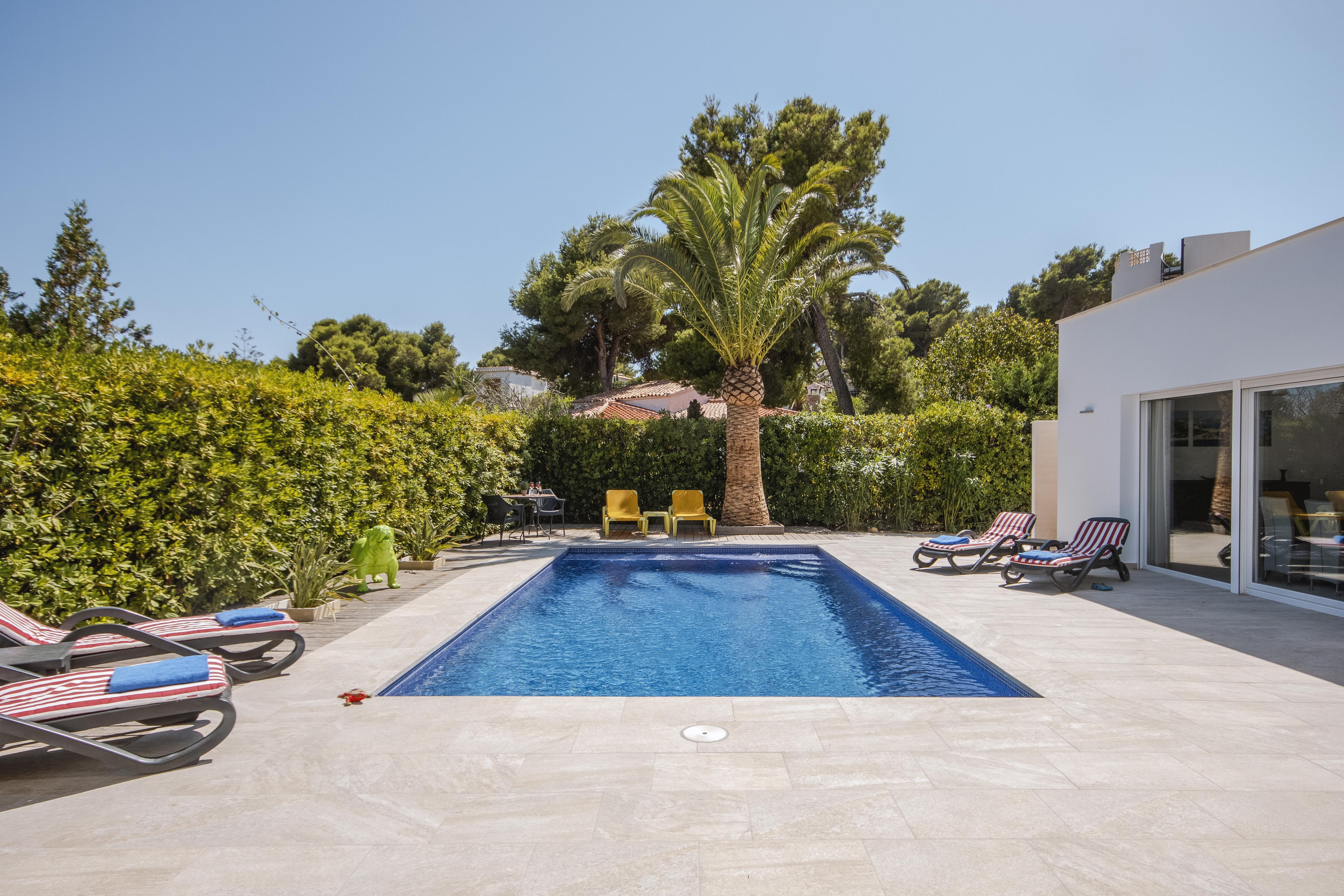 Casa Xàbia Trenc: Charming 2-Bedroom Apartment with Sea Views and Pool, Jávea