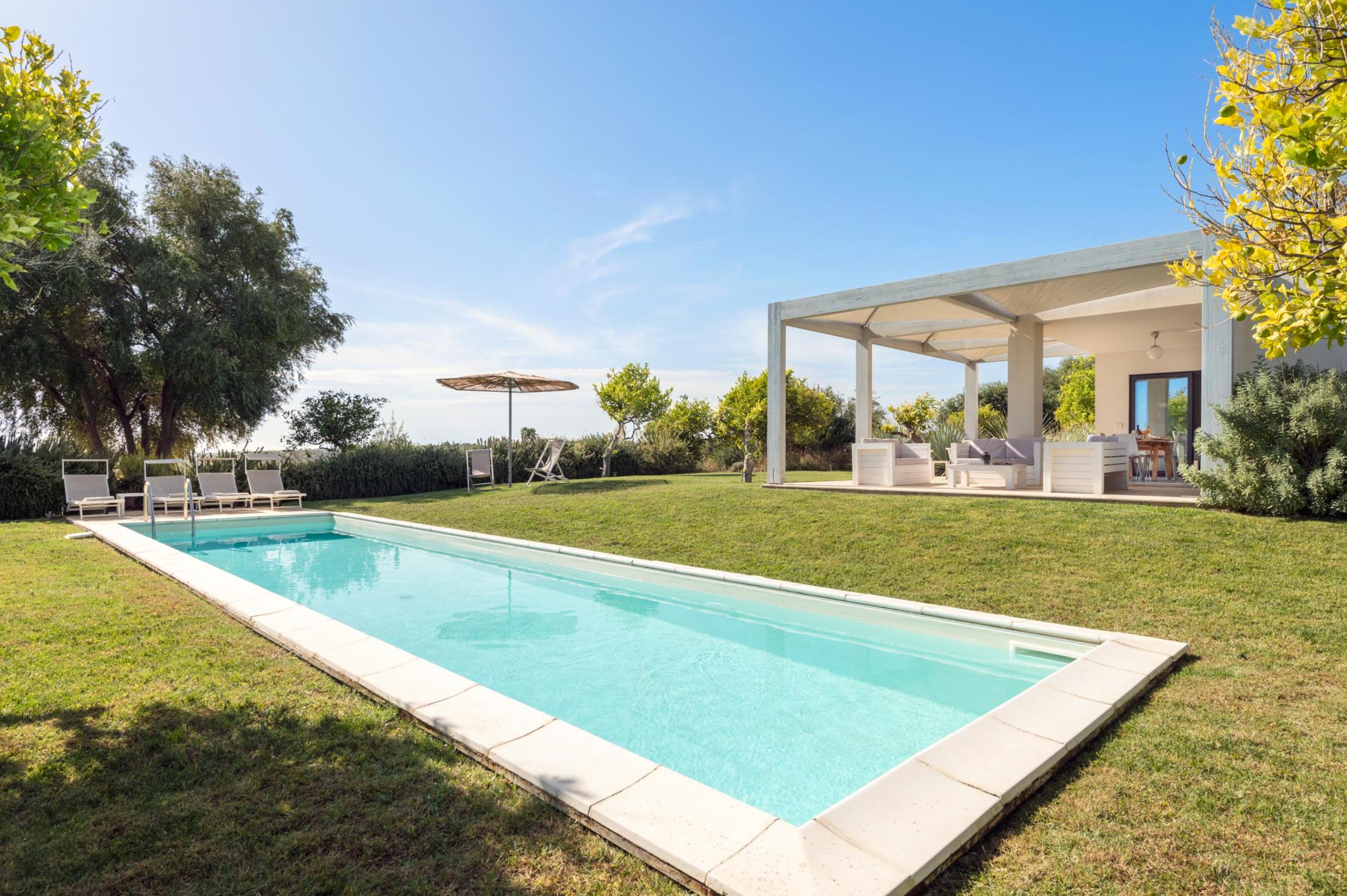 Villa Levante Junoritana Val di Noto: Luxury 3-Bedroom Villa with Sea Views and Pool, Sicily