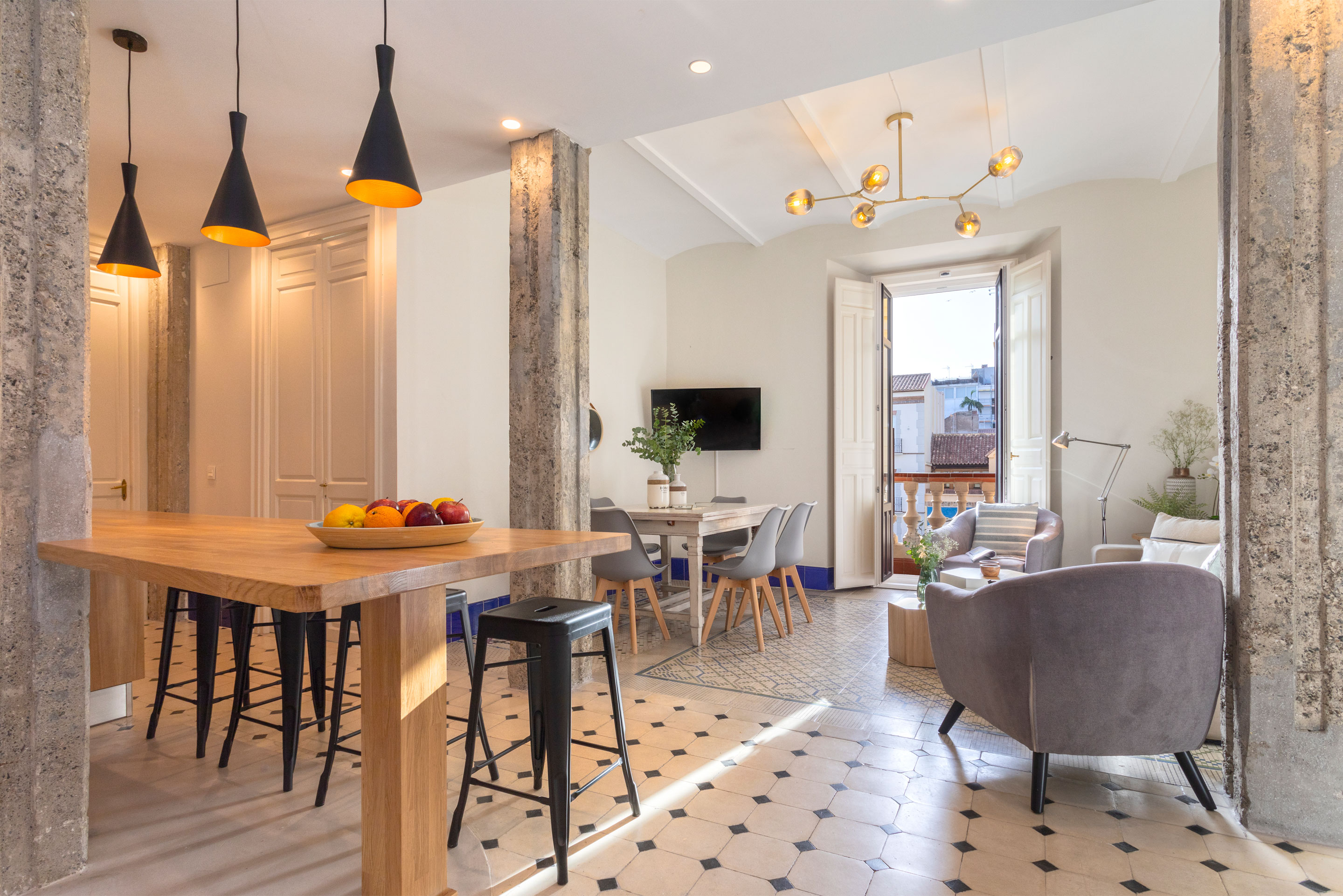 Casa Zambra Málaga: Spacious 4-Bedroom Apartment with Sea Views in Malaga Centro Historico