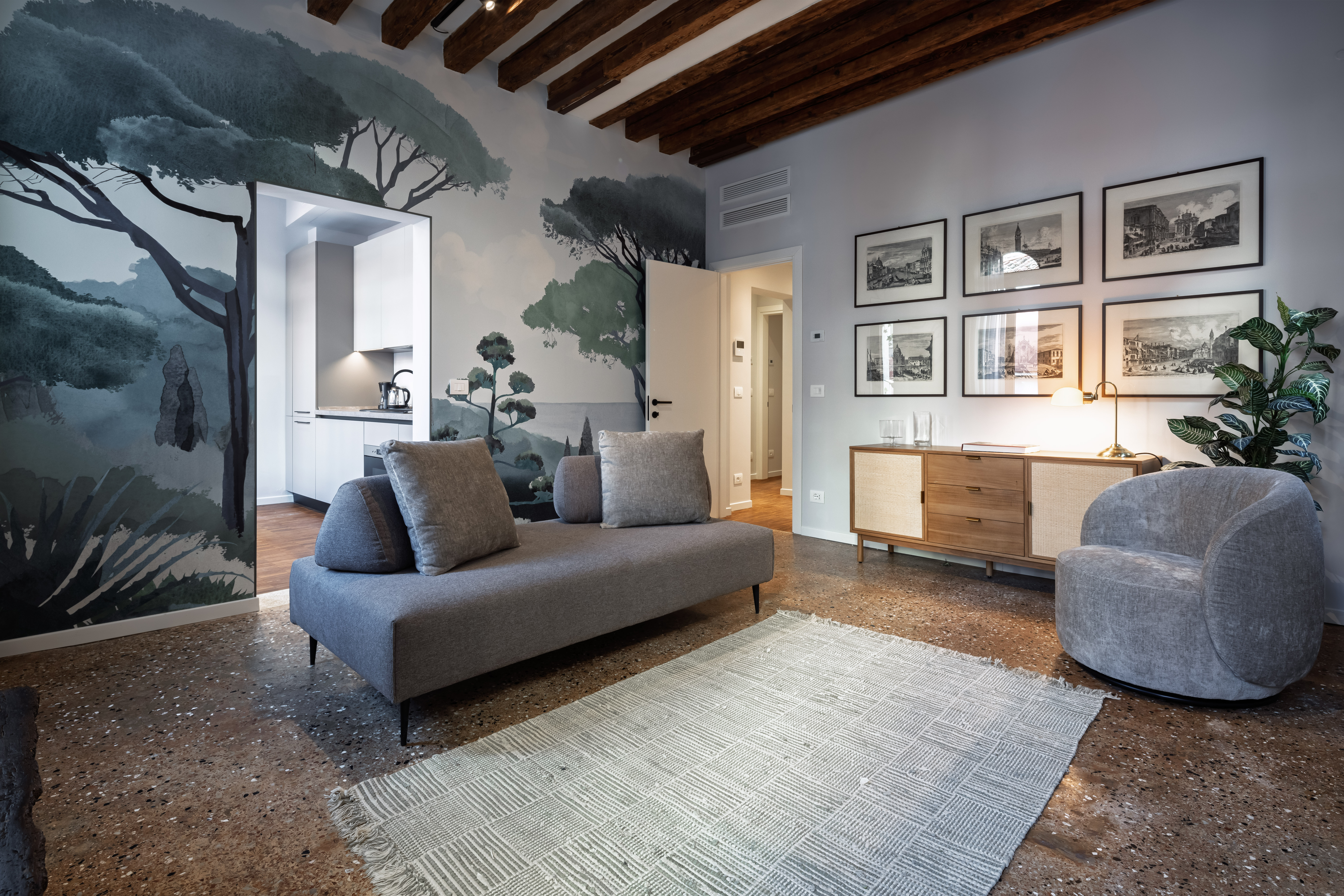 Casa Zattere Dorsoduro: Stylish 2-Bedroom Apartment with Air Conditioning in Dorsoduro Venice