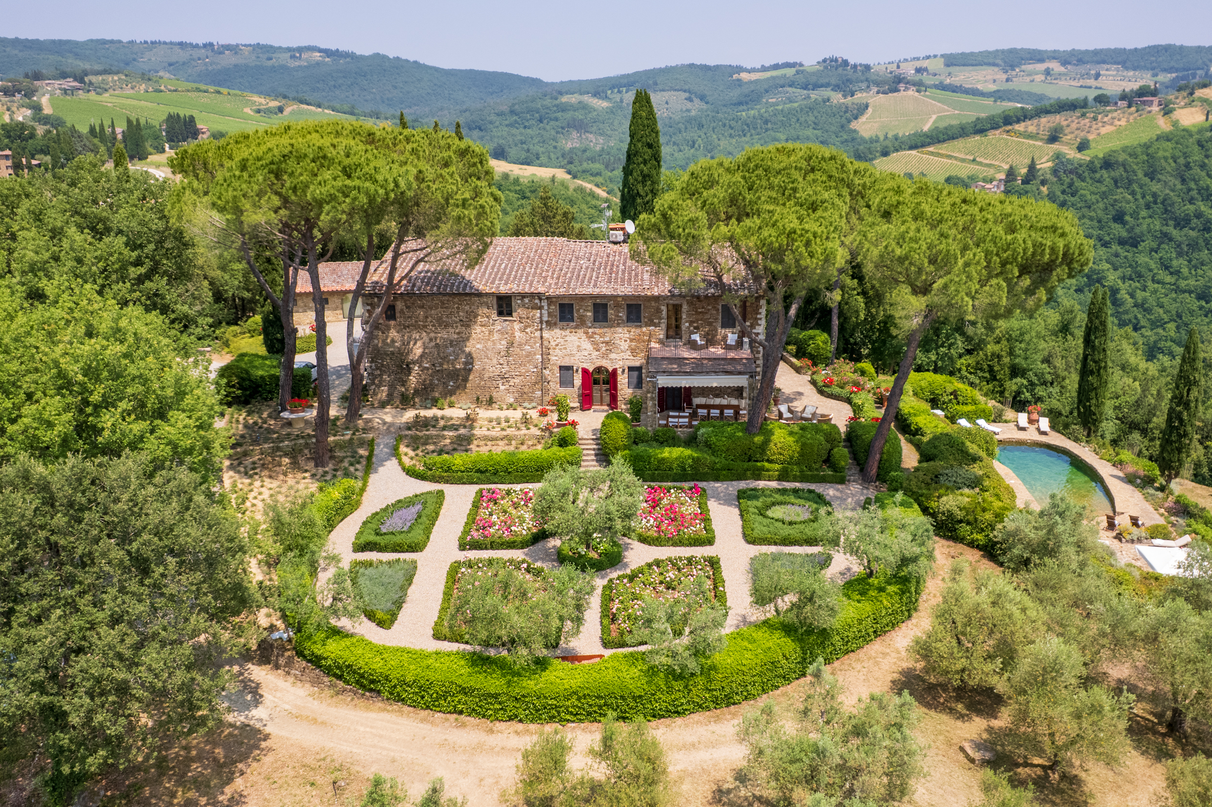 Cascina Cipresso Chianti: Luxury 9-Bedroom Apartment with Pool and Tennis Court, Chianti