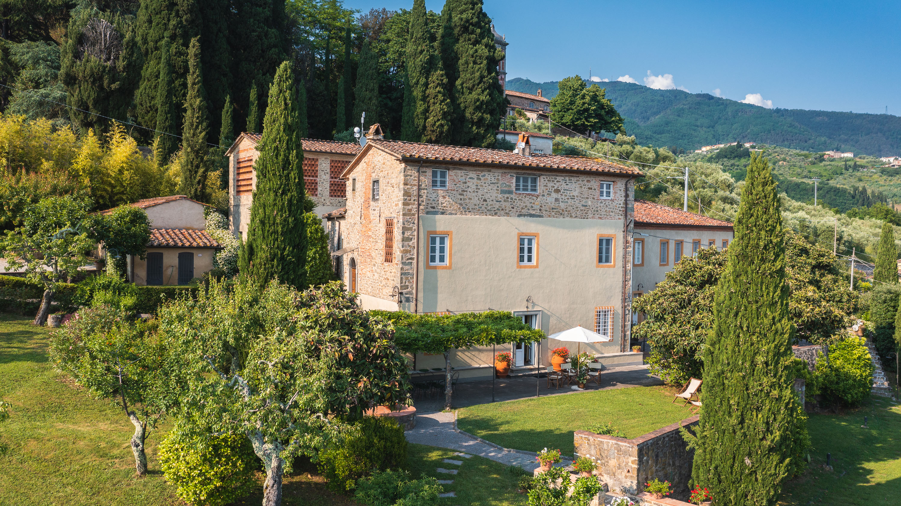 Villa Amaranto Mugnano Lucca: Elegant 11-Bedroom Apartment with Countryside Views, Lucca
