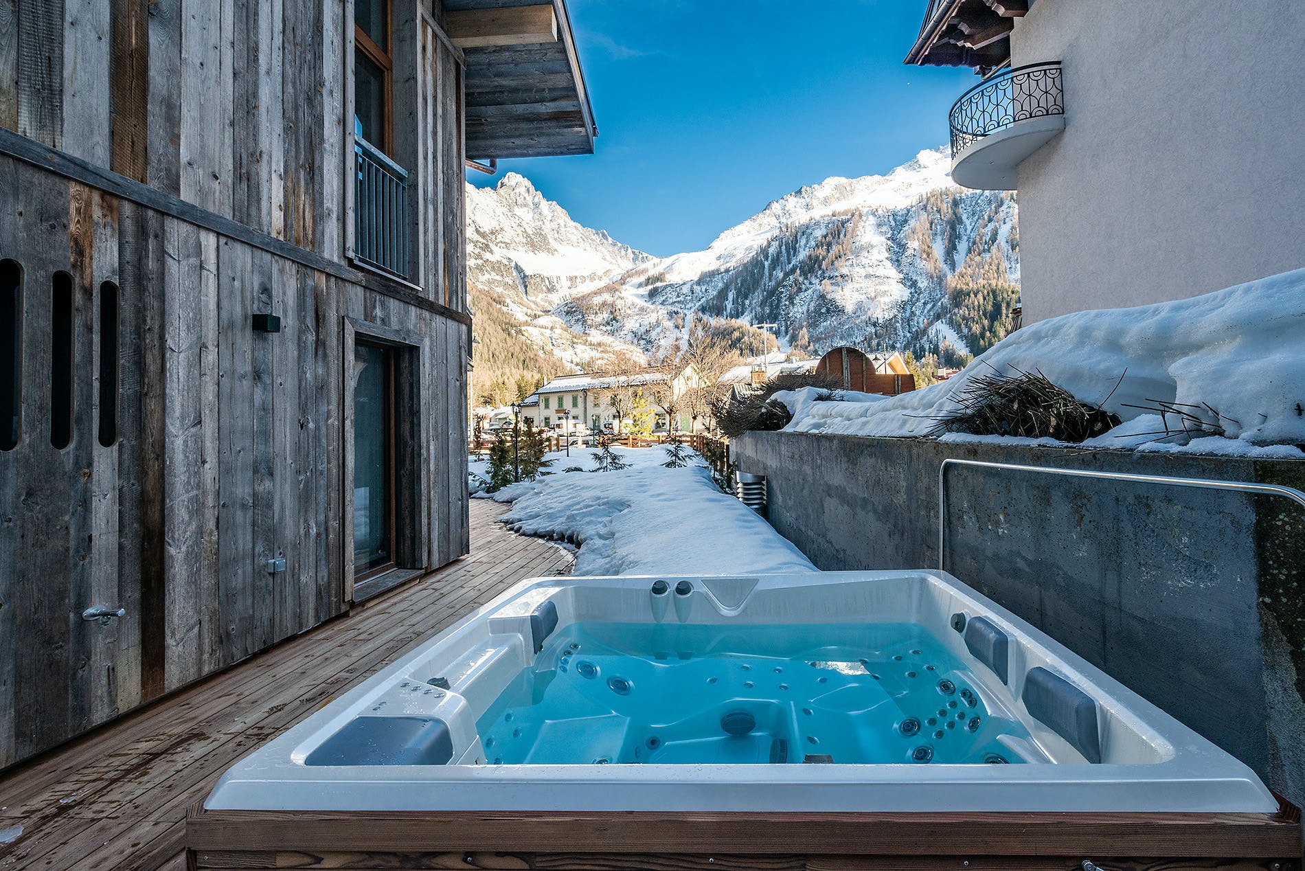 Chalet Aiguille Argentière: Luxury 4-Bedroom Apartment with Hot Tub and Sauna, Chamonix