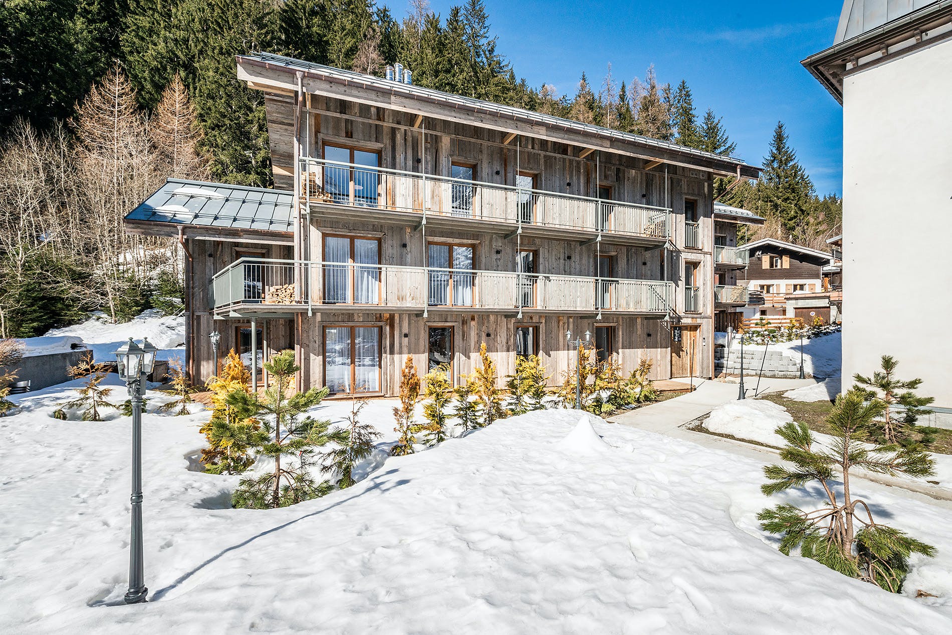 Villa Safran Les Tines Chamonix: Luxury 4-Bedroom Apartment with Hot Tub and Ski Access, Chamonix