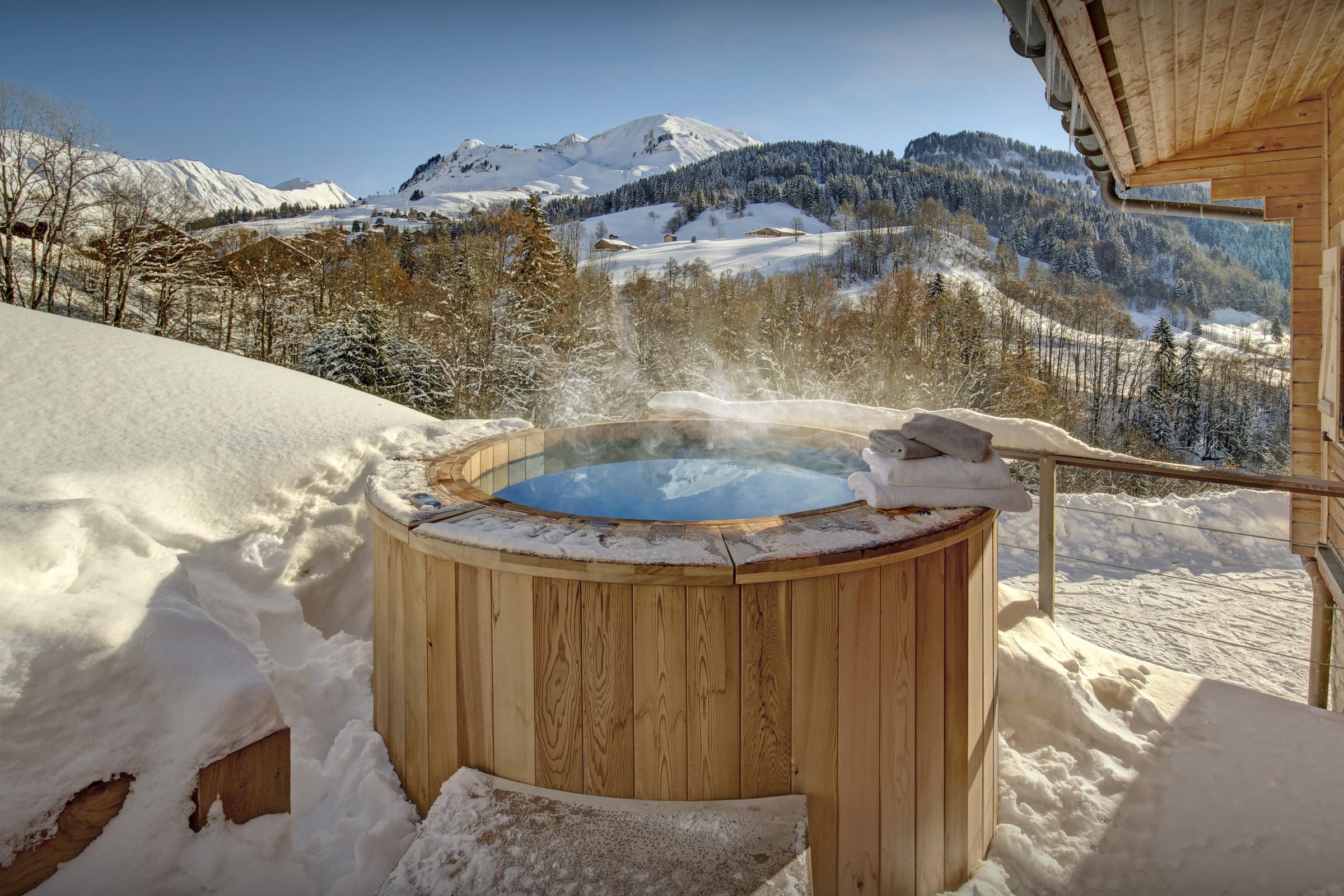 Chalet Aravis Chinaillon: Charming 4-Bedroom Ski Chalet Rental with Scandinavian Hot Tub in Upper Savoy