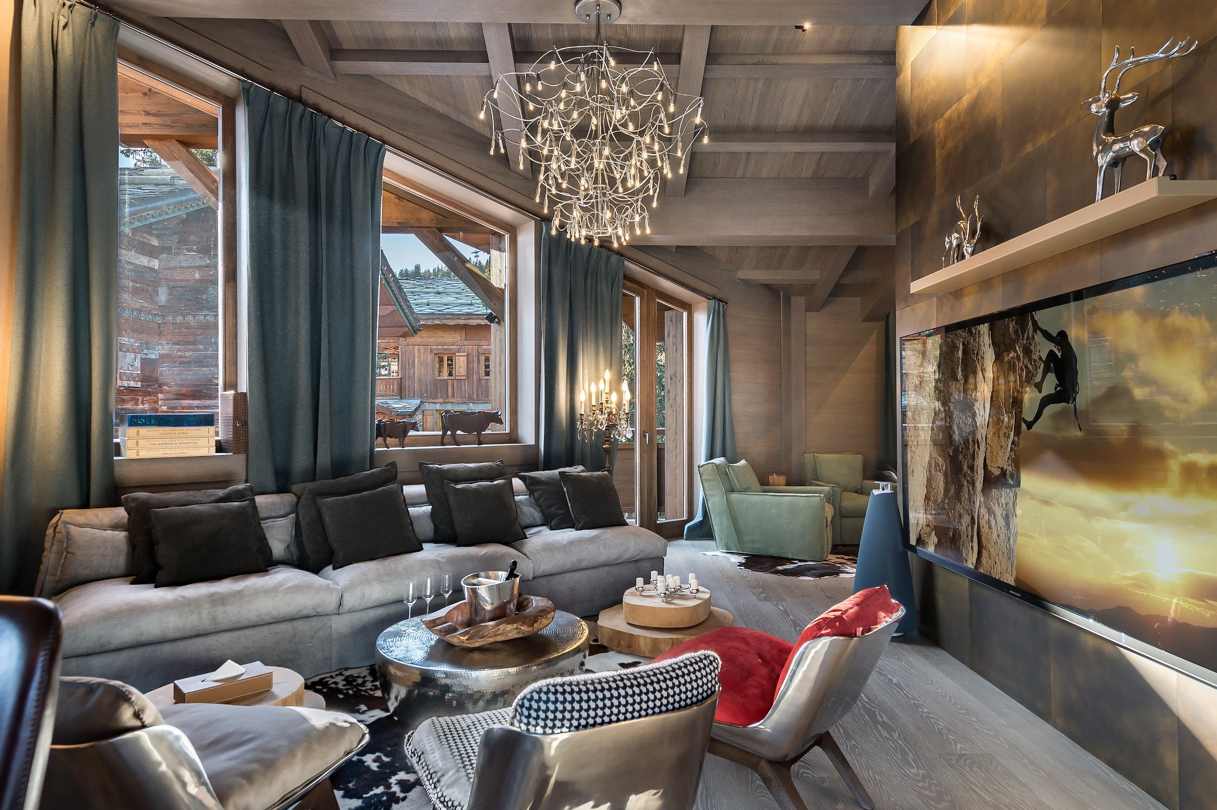 Villa Safran Montchavin Three Valleys: Luxury 5-Bedroom Ski Chalet with Hot Tub and Pool, Savoy