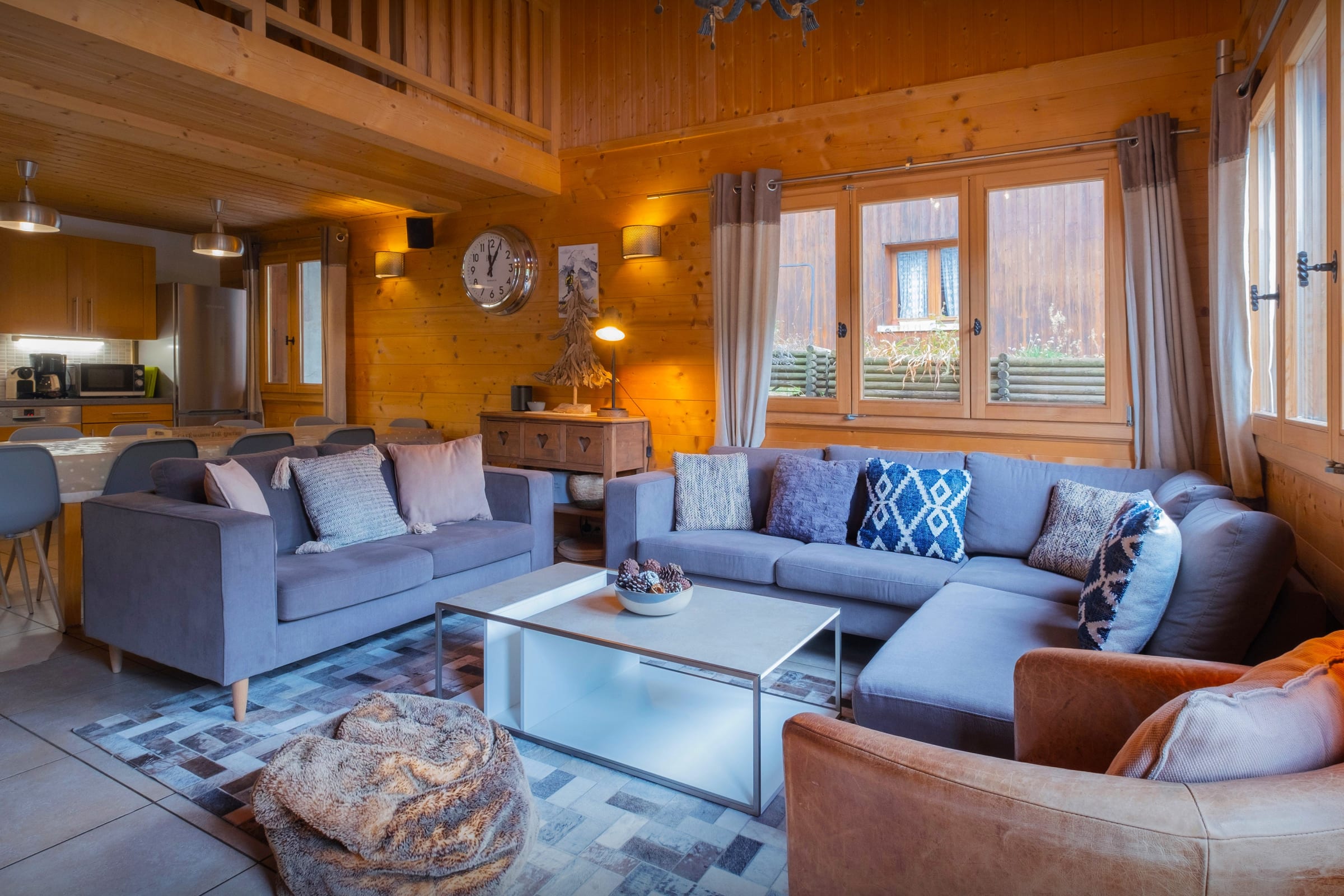 Villa Safran Nyon Morzine: Spacious 5-Bedroom Ski Chalet with Tennis Court, Morzine