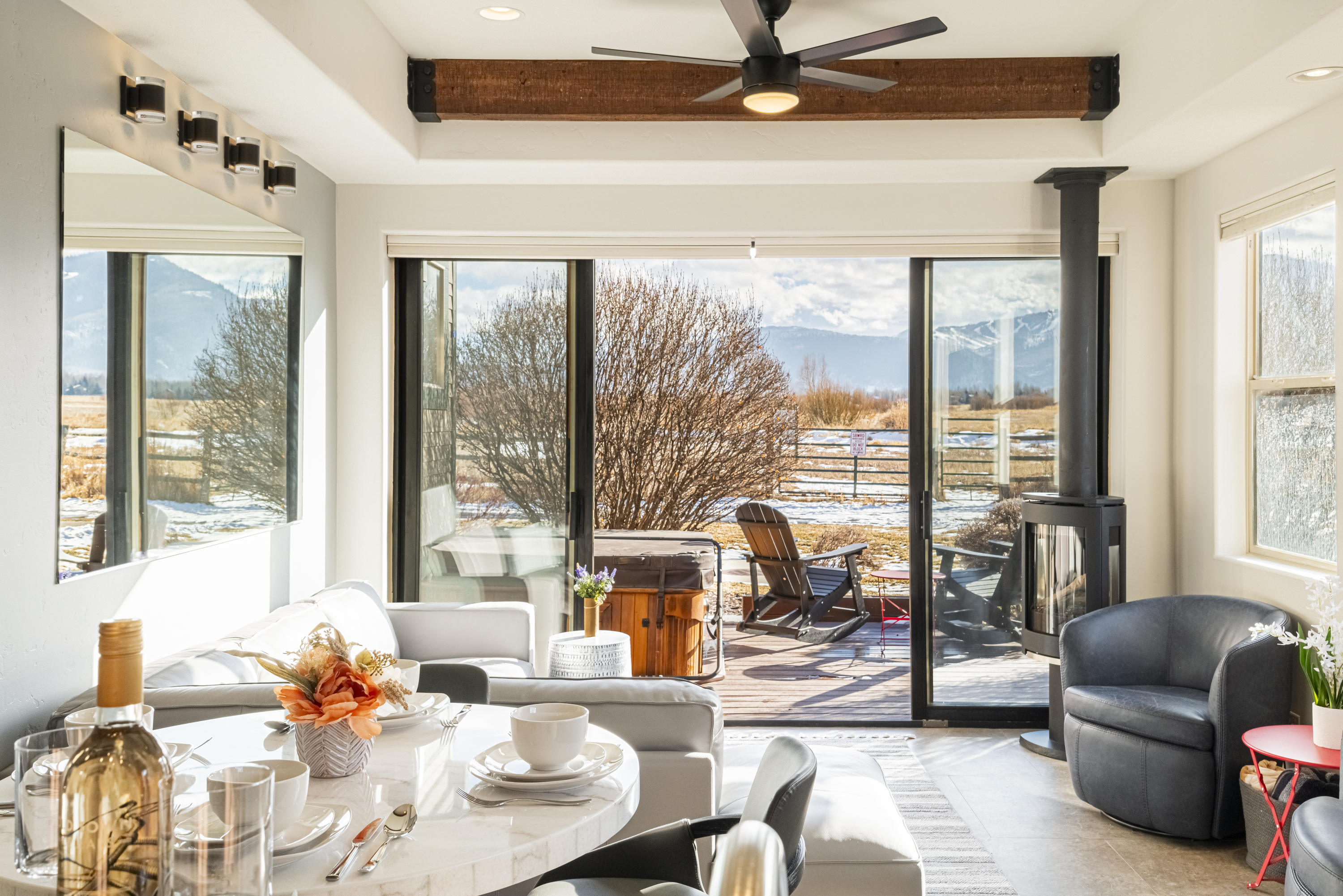 Villa Alba McPolin Park City: Luxury 3-Bedroom Villa with Hot Tub and Mountain Views, Park City