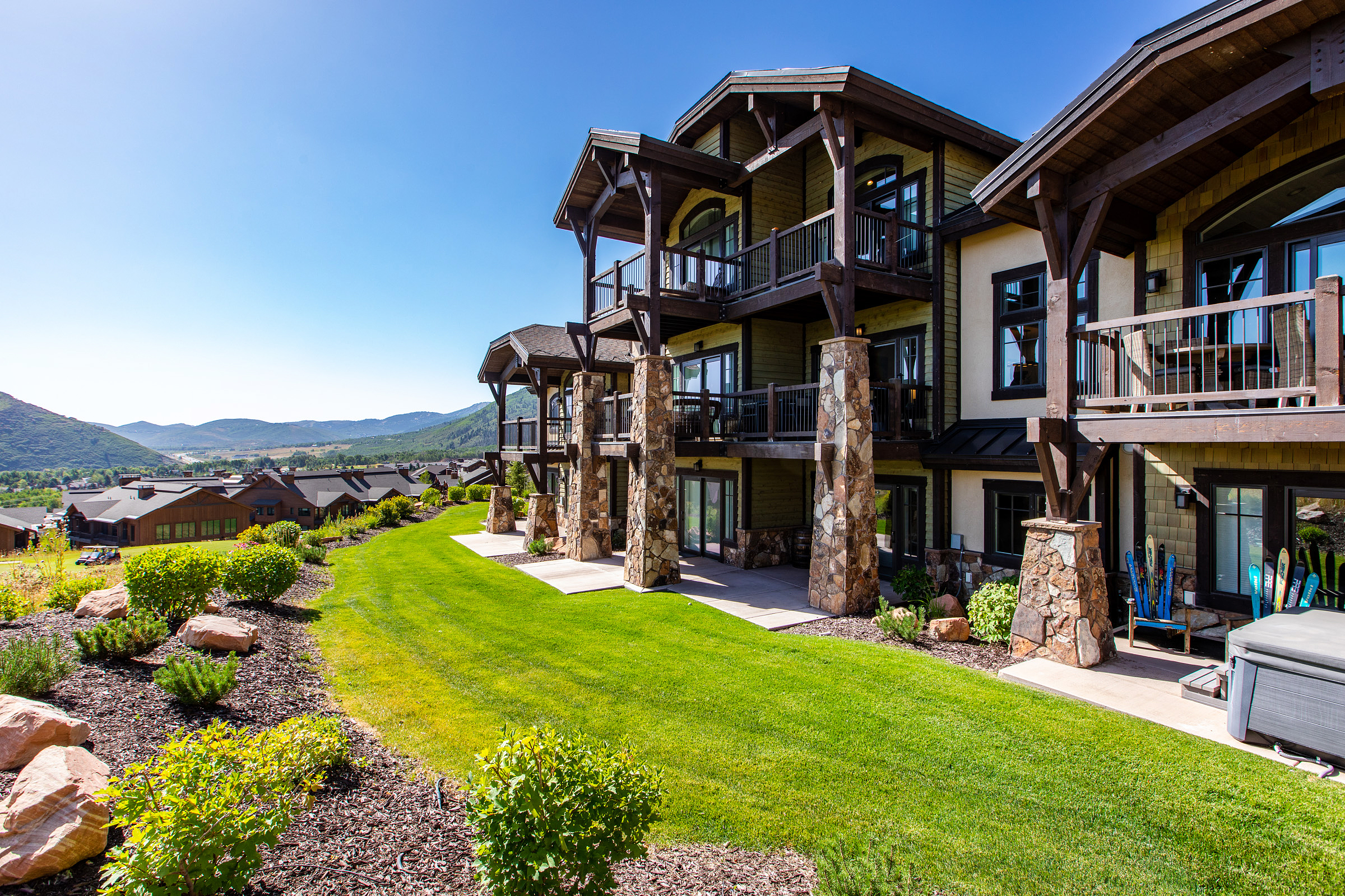 Villa Boreas McPolin Park City: Luxury 3-Bedroom Ski Chalet with Hot Tub and Air-Con, Park City