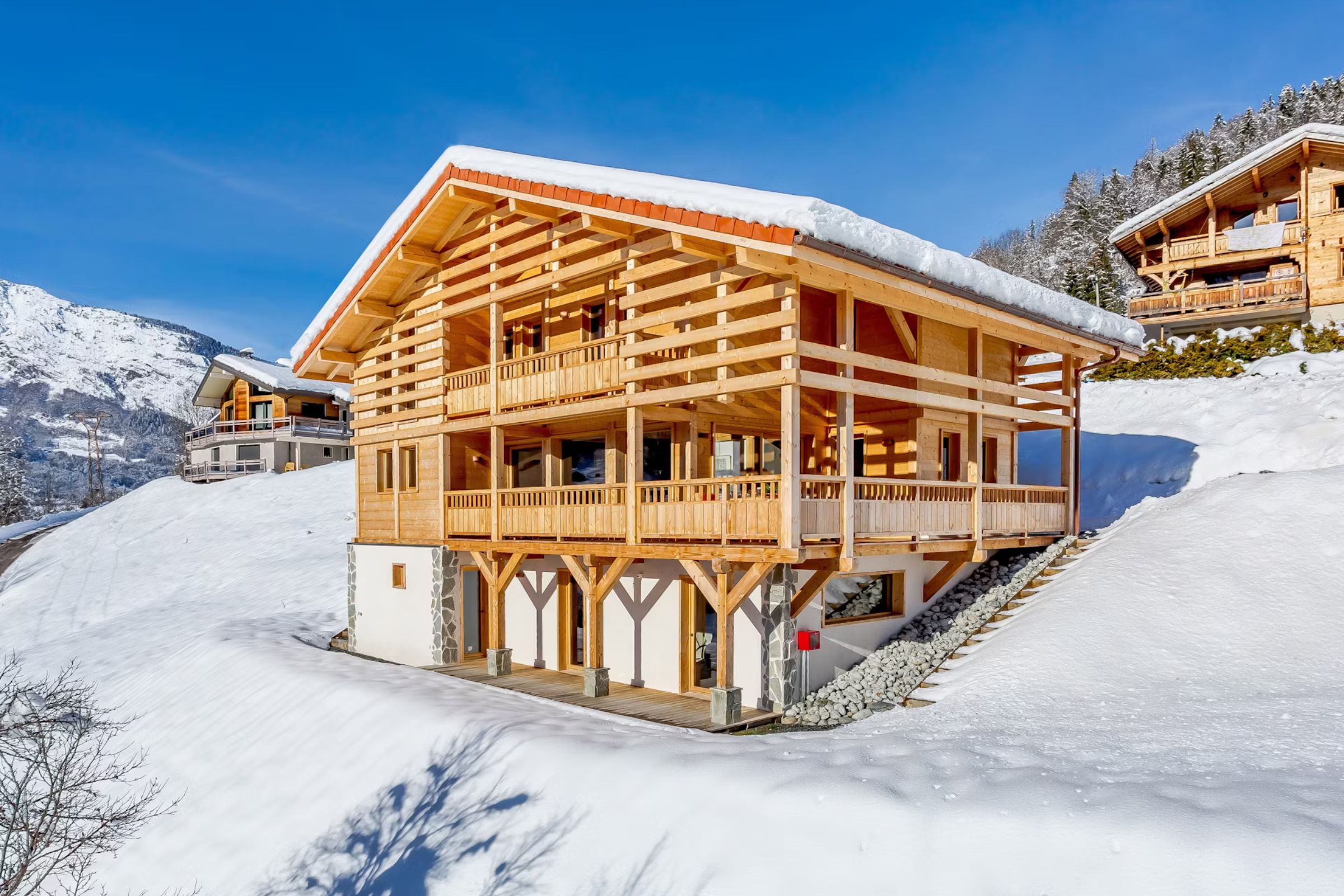 Chalet Biollay Manigod: Spacious 4-Bedroom Ski Chalet Rental with Mountain Views, Upper Savoy