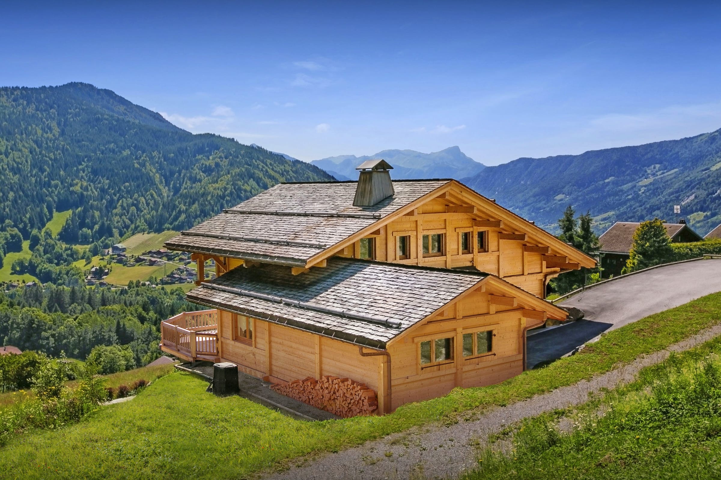 Chalet Bornes Saint-Jean: Luxury 5-Bedroom Ski Chalet with Scenic Views, Upper Savoy