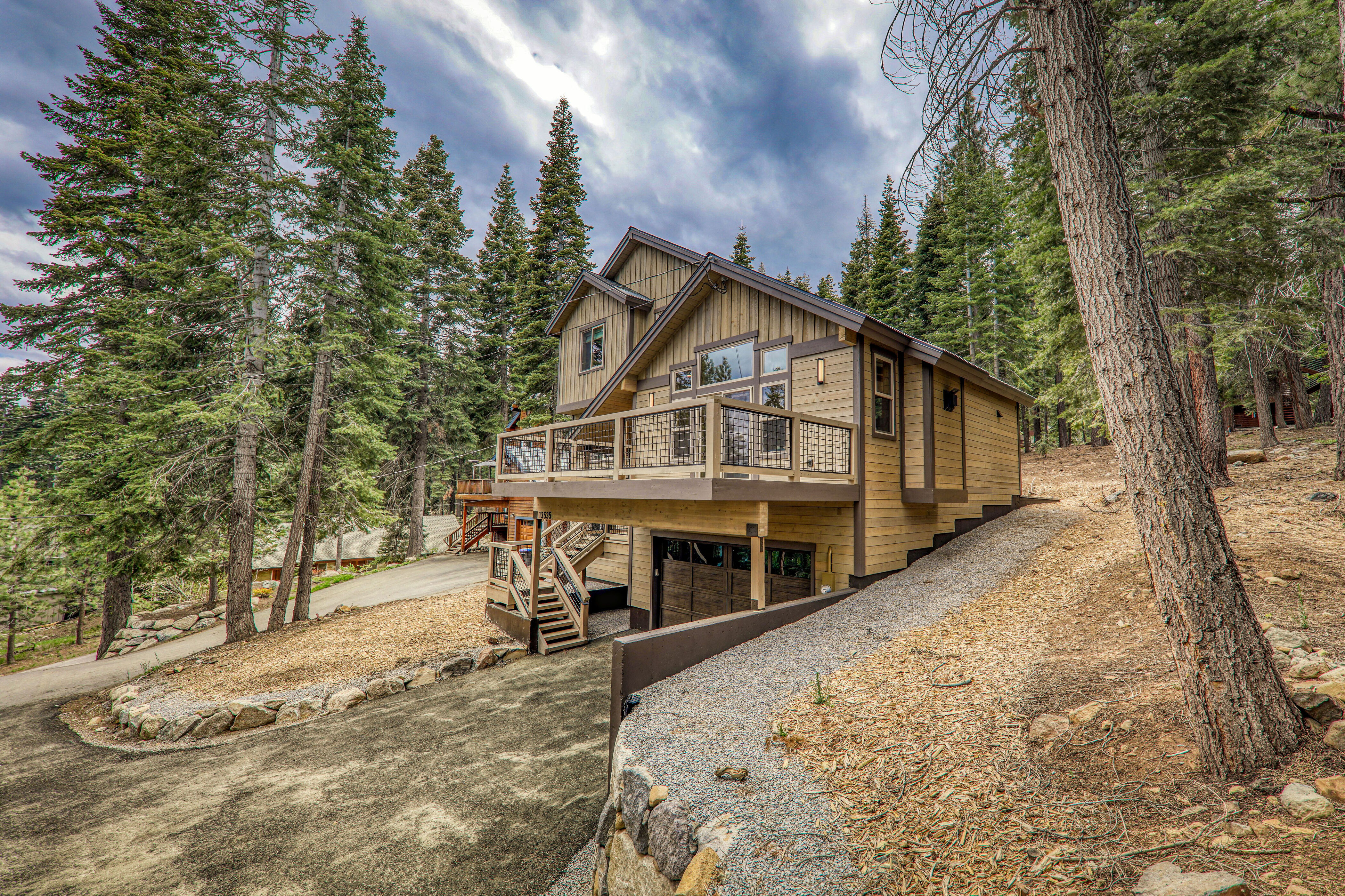 Villa Levante Glenshire Truckee: Spacious 4-Bedroom Ski Chalet Rental with Family Amenities in Truckee