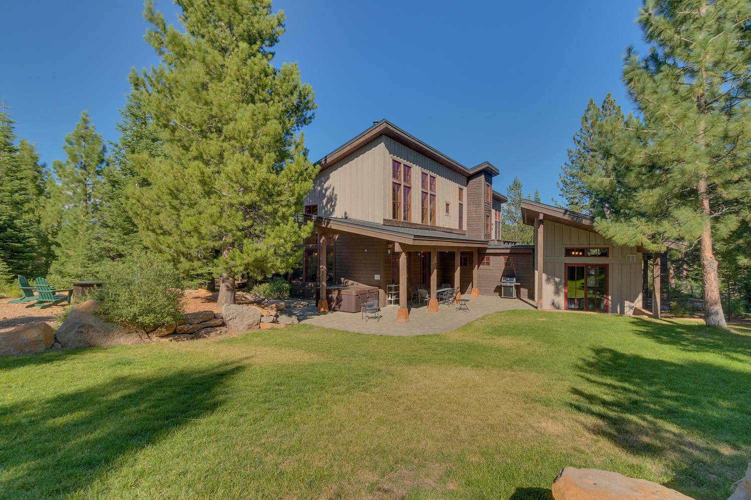 Chalet Donner Truckee Truckee 4: Ski Chalet Rental with Hot Tub and Family-Friendly Amenities, Truckee