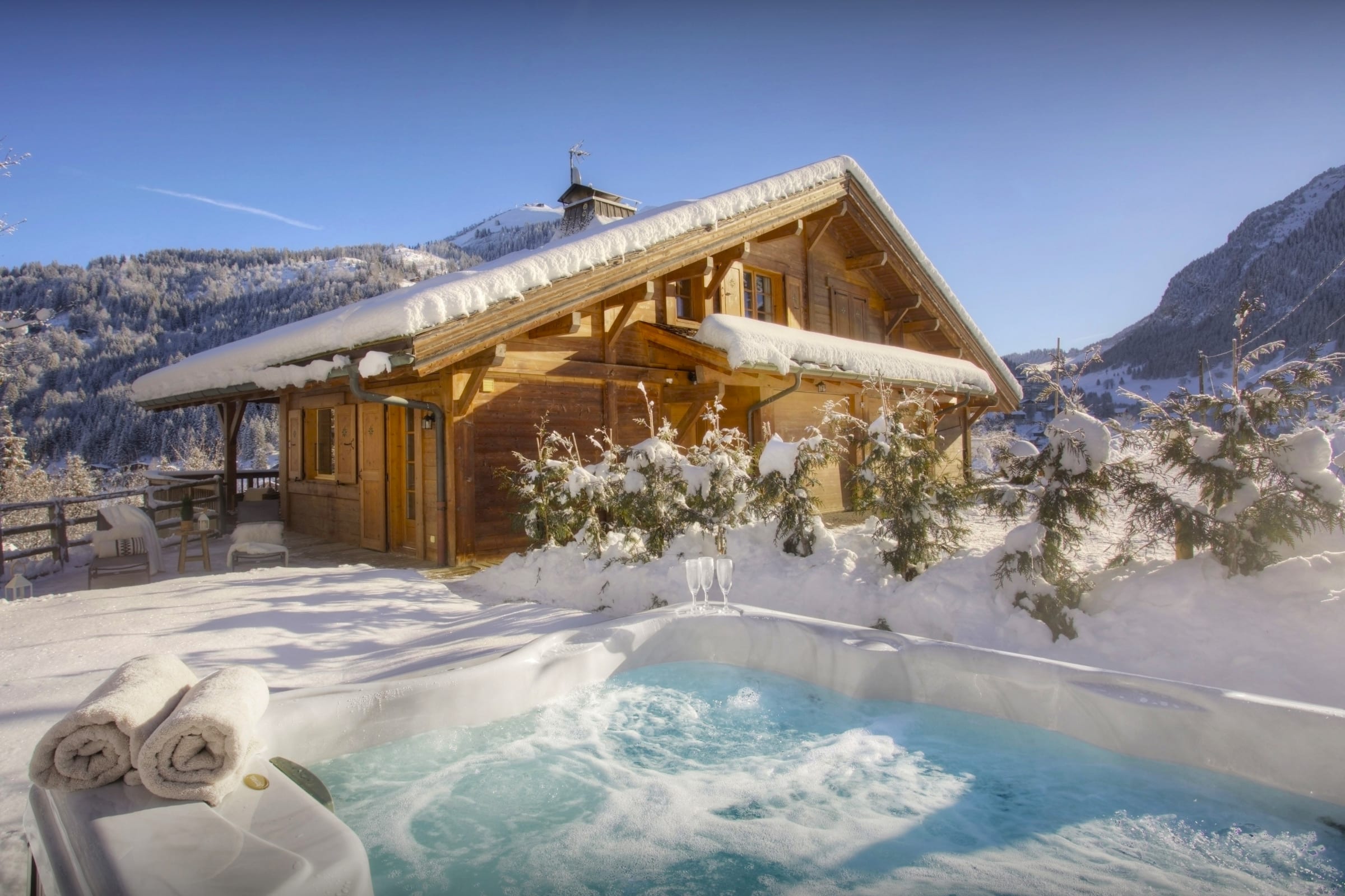 Villa Aurore Bourdieu Auvergne-Rhône-Alpes: Spacious 5-Bedroom Ski Chalet with Mountain Views, Upper Savoy