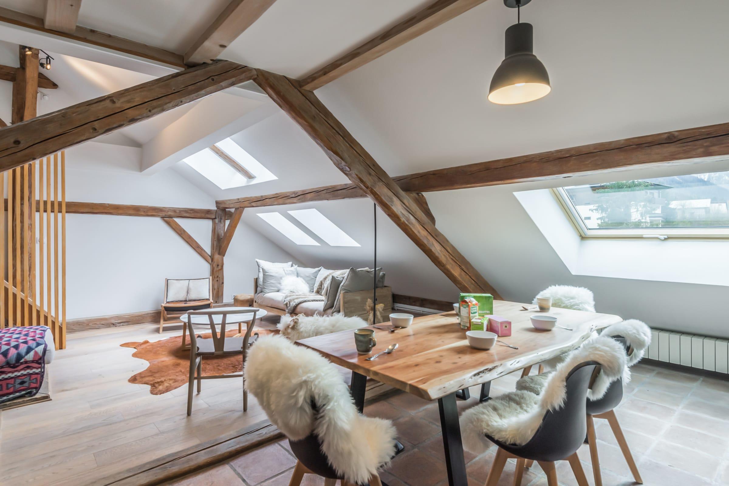 Chalet Marie Paradis Chamonix: Spacious 4-Bedroom Apartment Rental with Family-Friendly Ski Access, Chamonix
