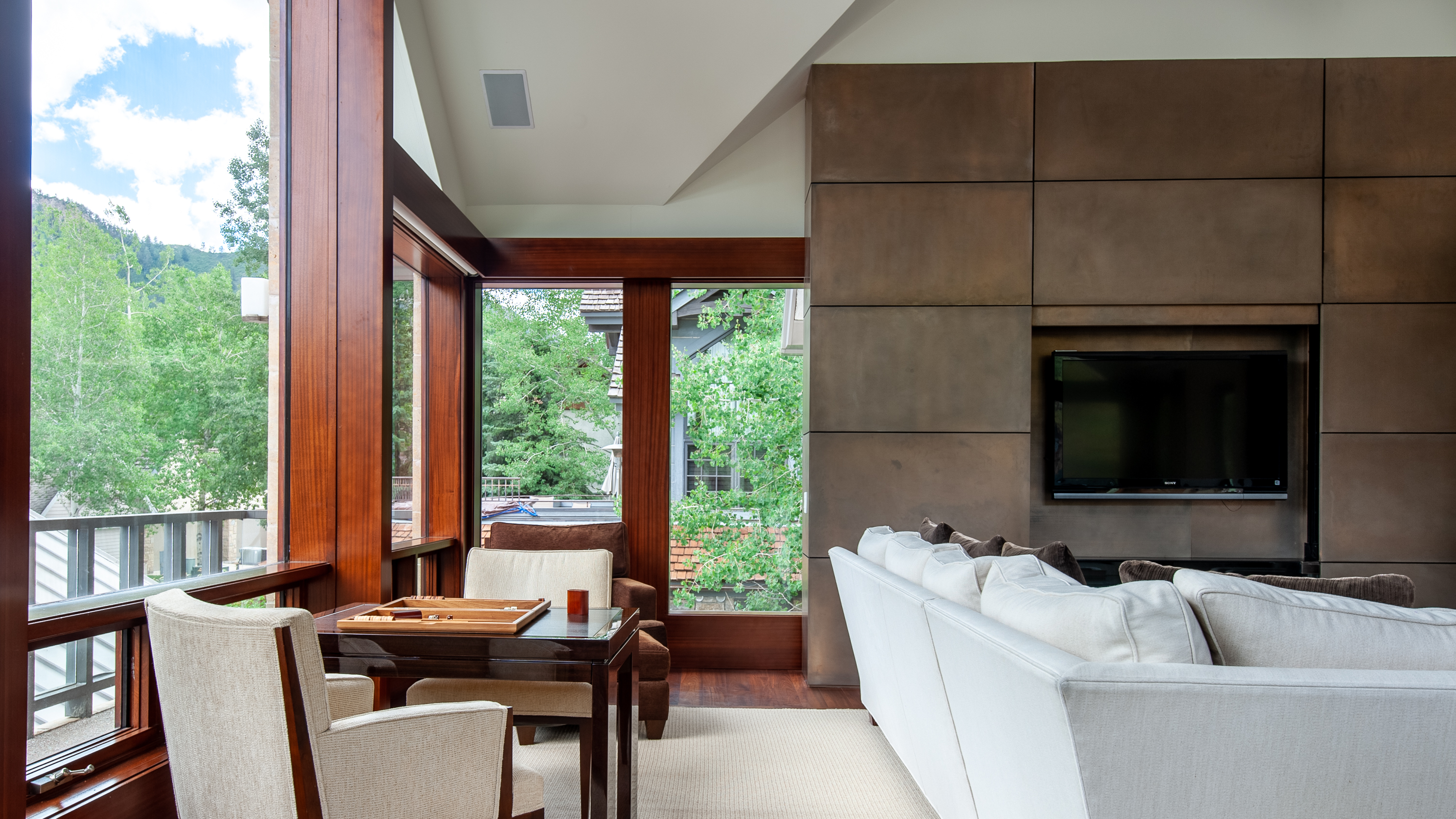Villa Boreas Red Butte Aspen: Luxury 6-Bedroom Ski Chalet with Hot Tub, Aspen & Snowmass