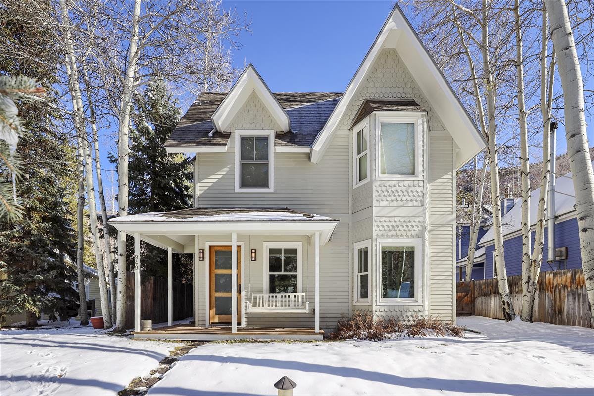 Villa Boreas Castle Creek Aspen: Luxury 3-Bedroom Ski Chalet with Hot Tub, Aspen