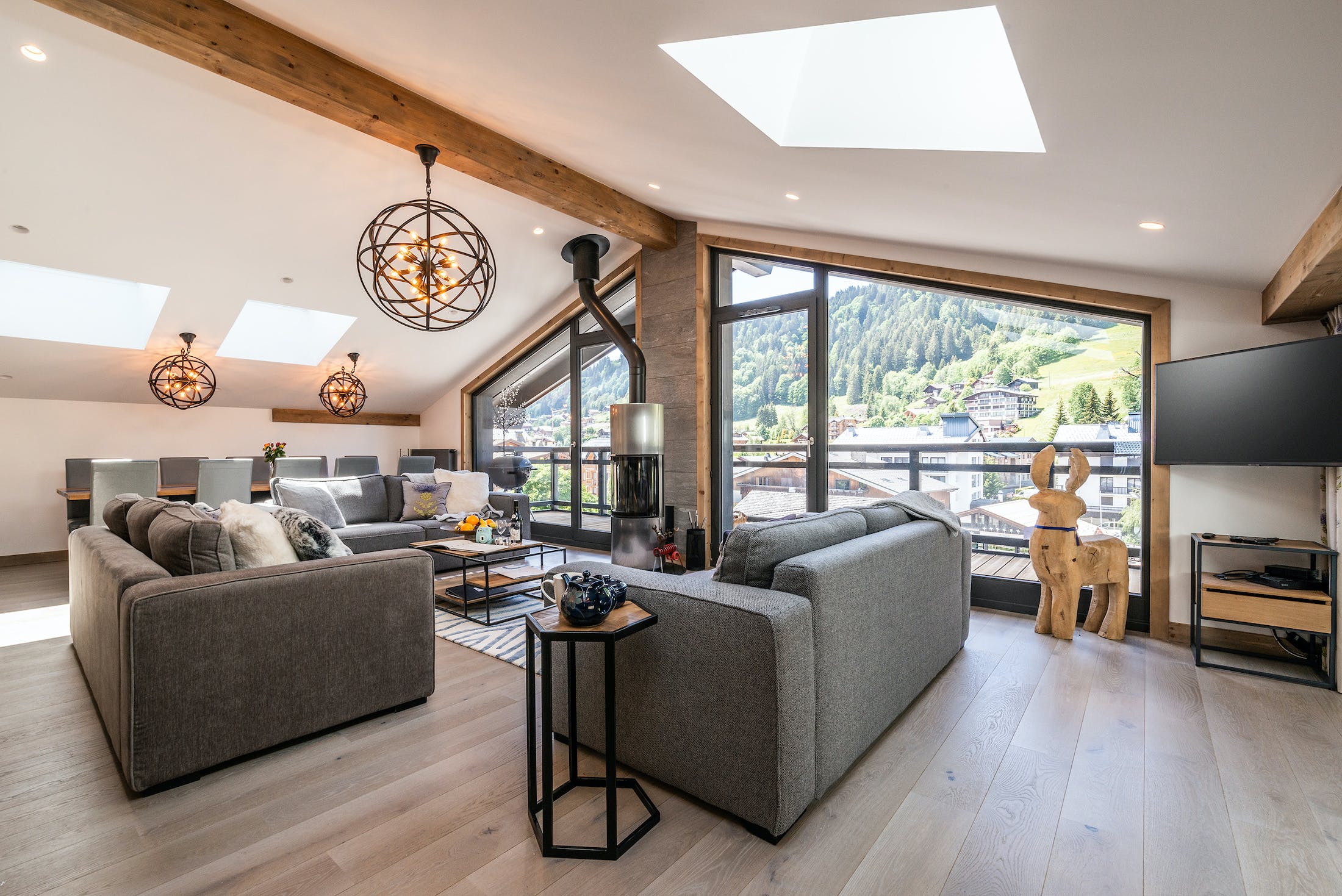 Villa Aurore L’Épine Les Gets: Luxury 5-Bedroom Penthouse with Stunning Mountain Views, Les Gets