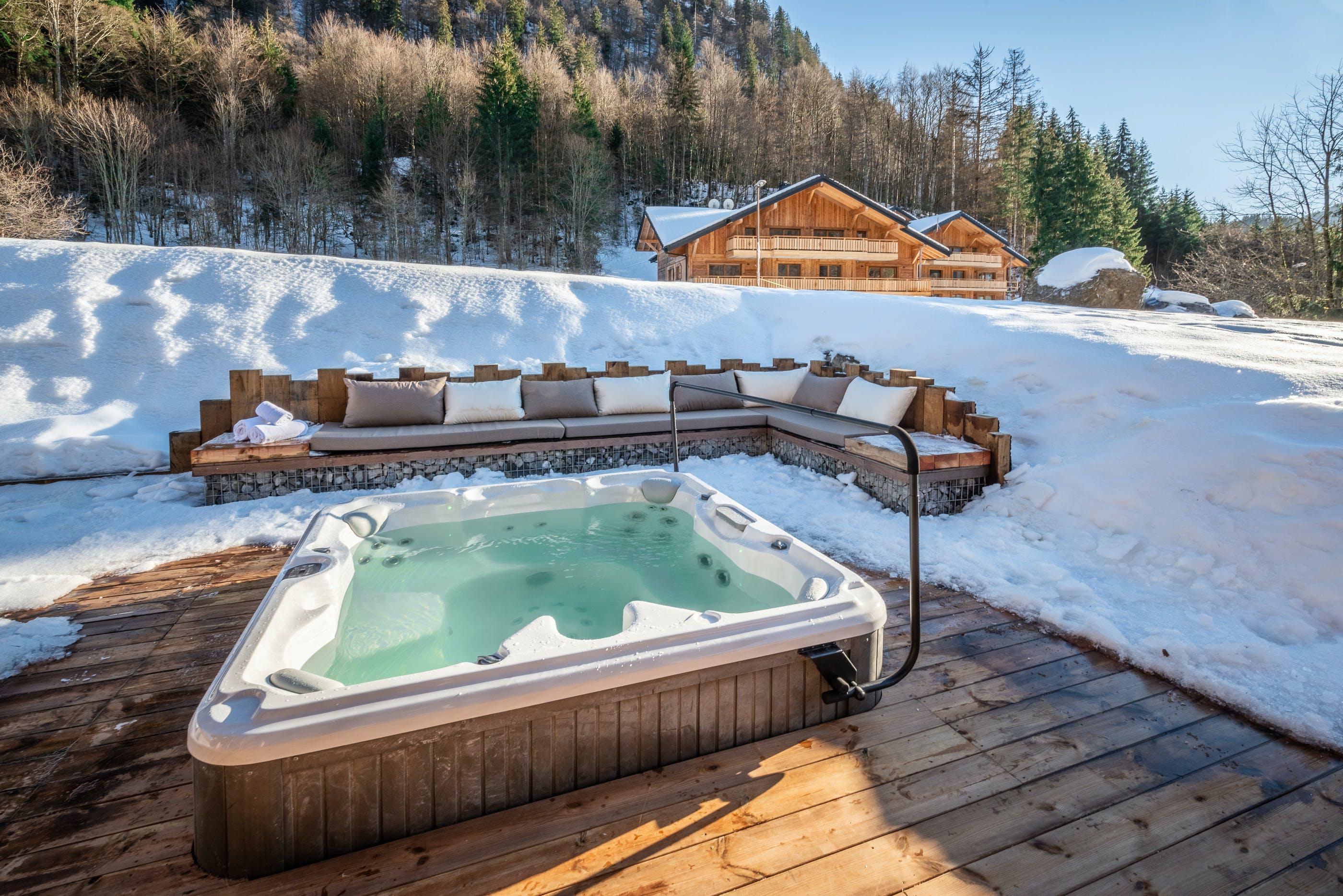 Villa Aurore Seraussaix Morzine: 4-Bedroom Luxury Ski Chalet with Hot Tub, Morzine