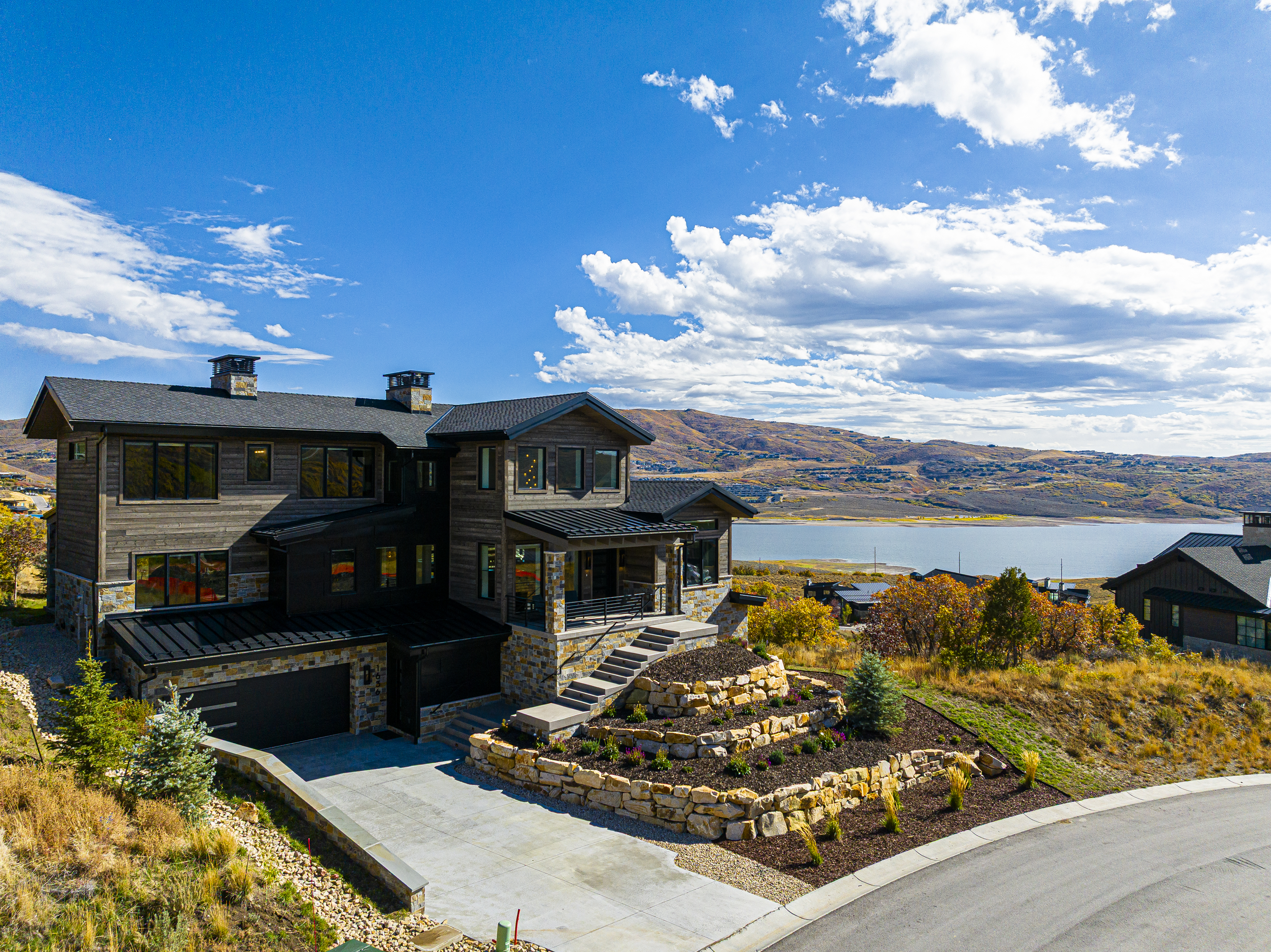 Villa Zephyros McPolin Park City: Elegant 6-Bedroom Ski Chalet with Hot Tub, Park City